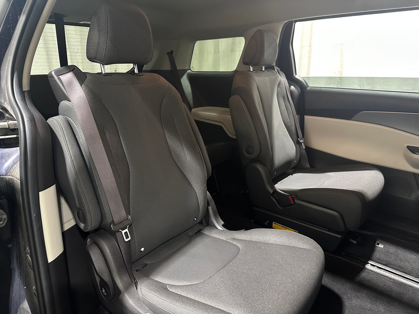 Thumbnail: 2022 Kia Carnival - 6