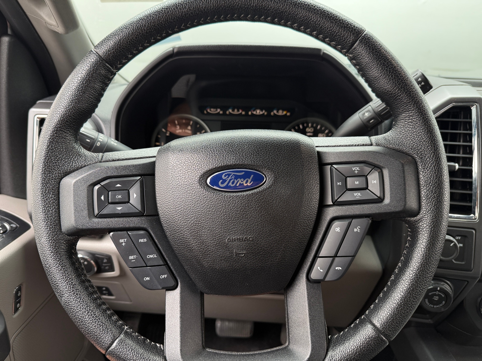 Thumbnail: 2016 Ford Econoline - 5