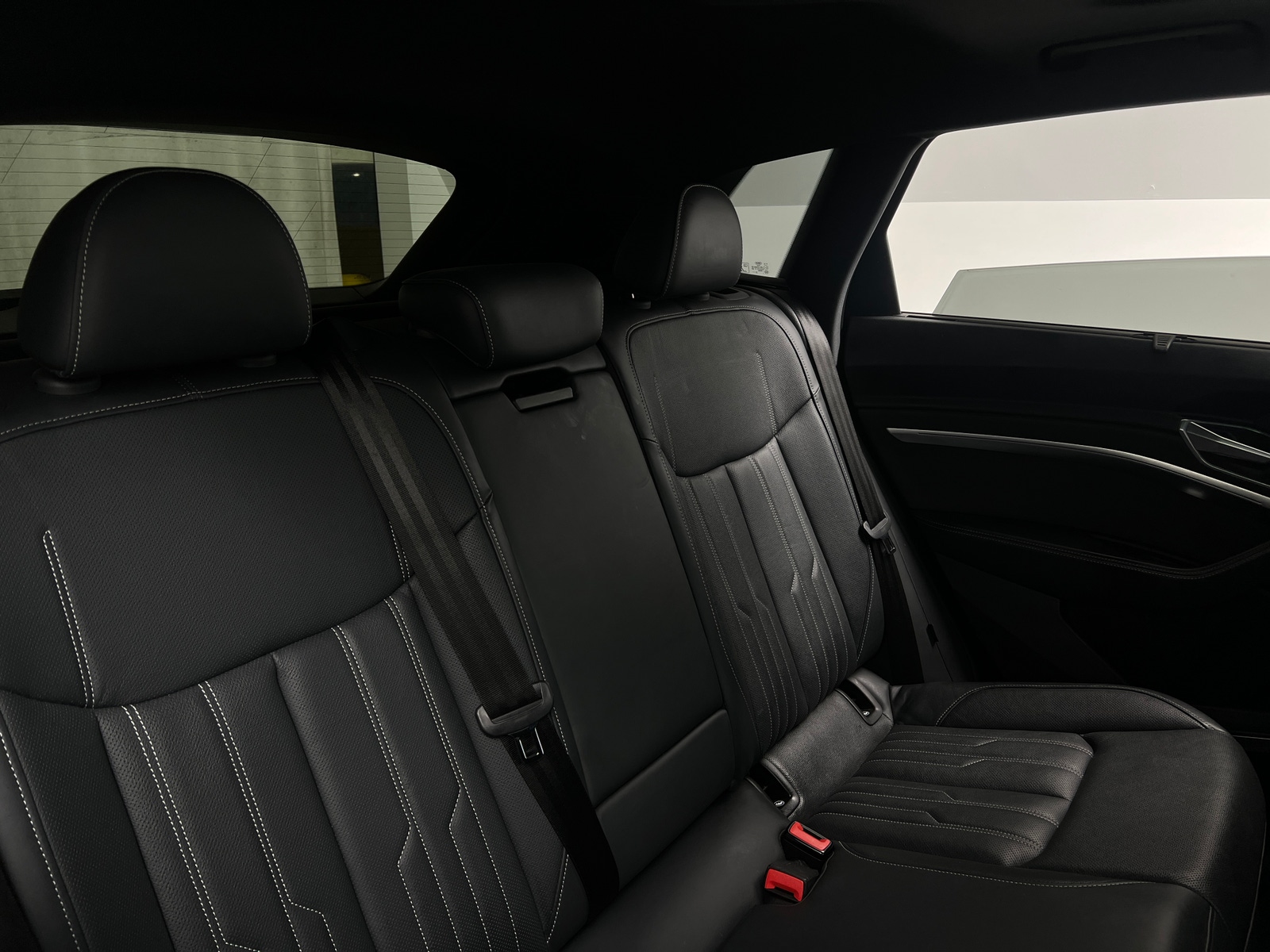 Thumbnail: 2022 Audi e-tron - 5