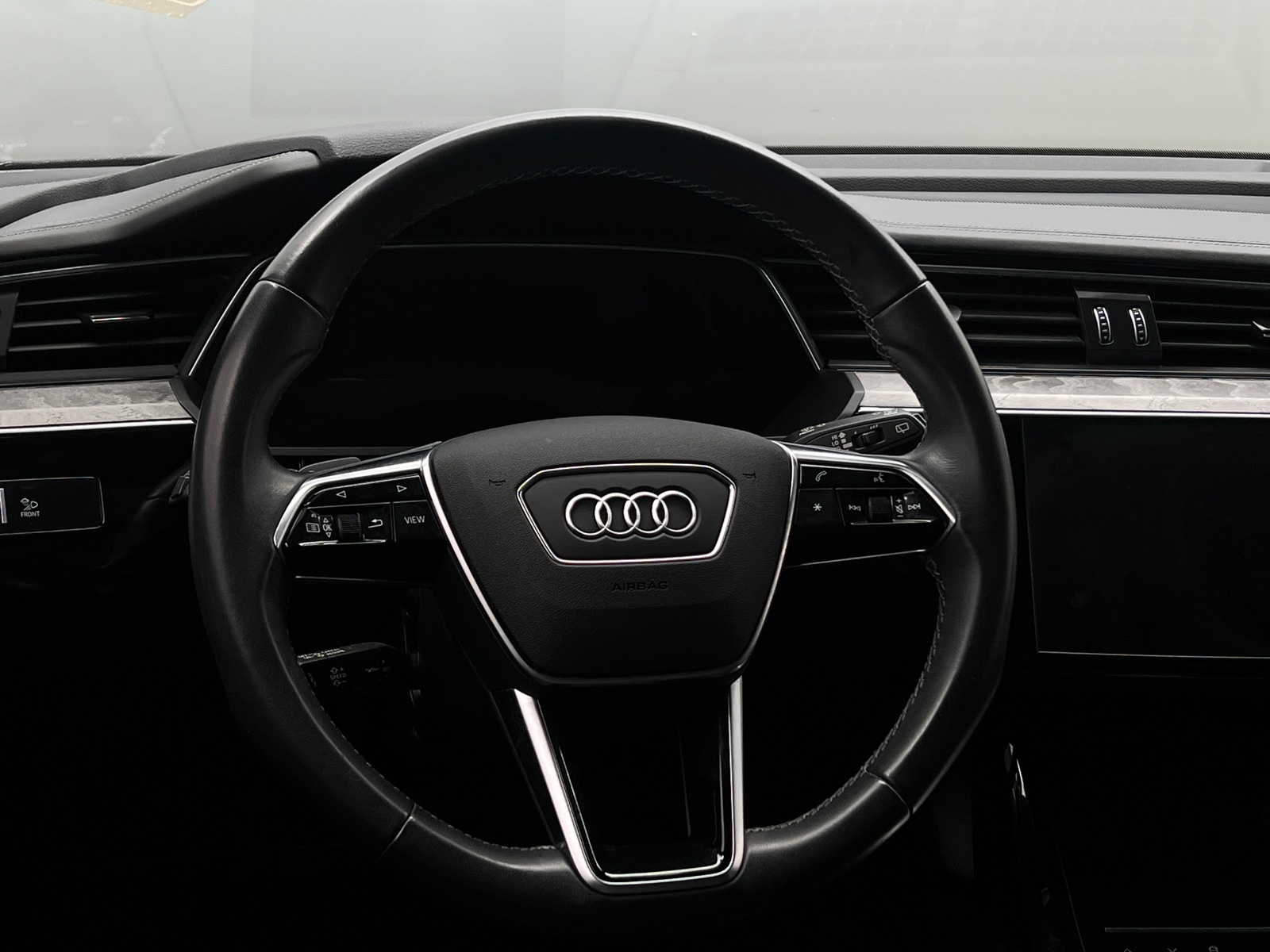 Thumbnail: 2022 Audi e-tron - 4