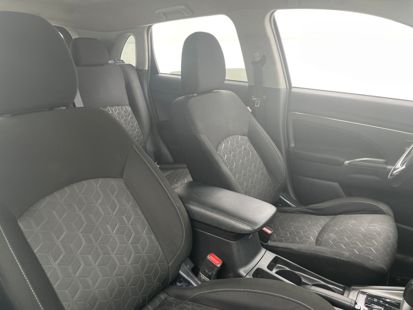 Thumbnail: 2020 Mitsubishi Outlander Sport - 2