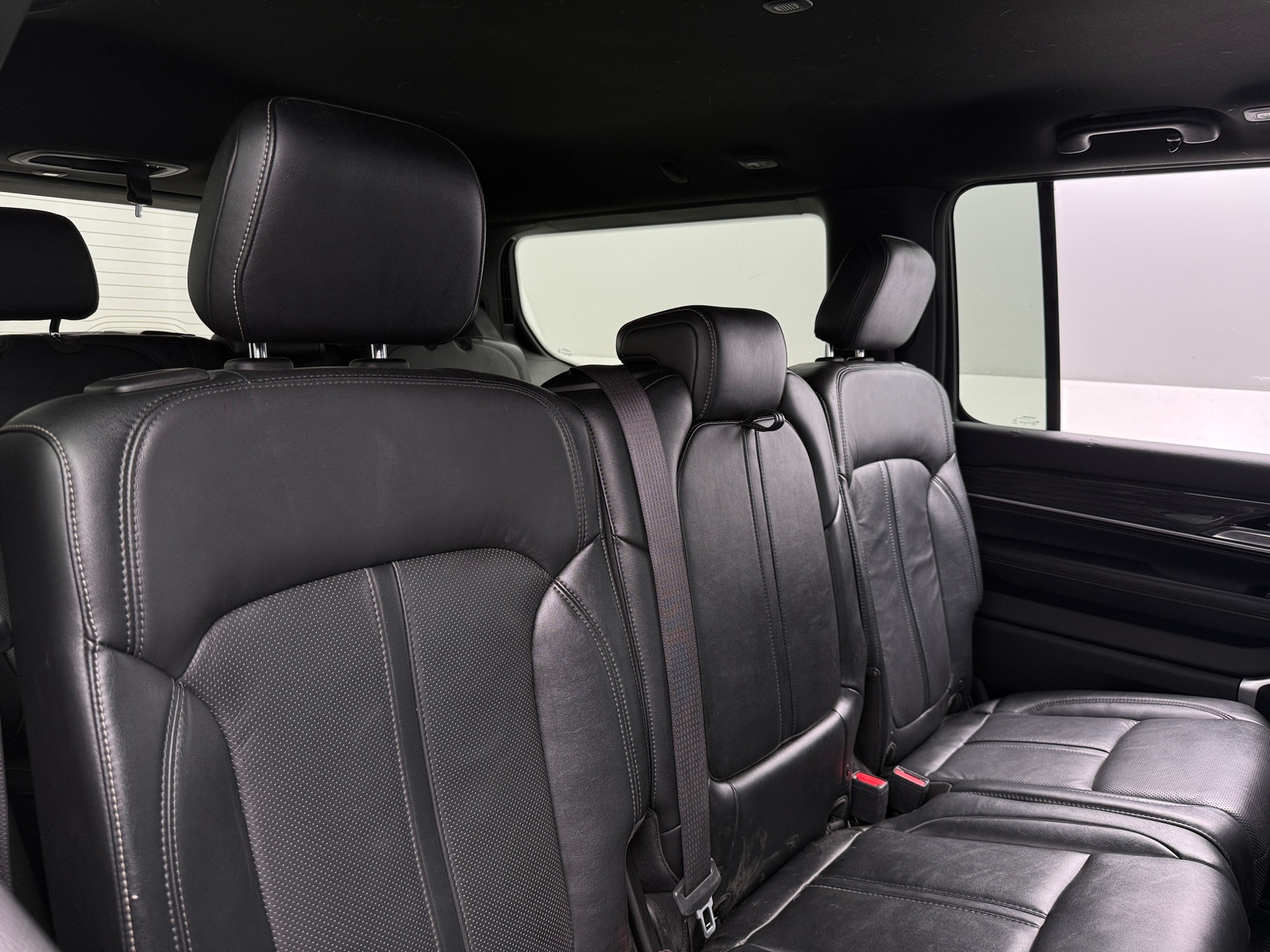 Thumbnail: 2022 Jeep Wagoneer - 5