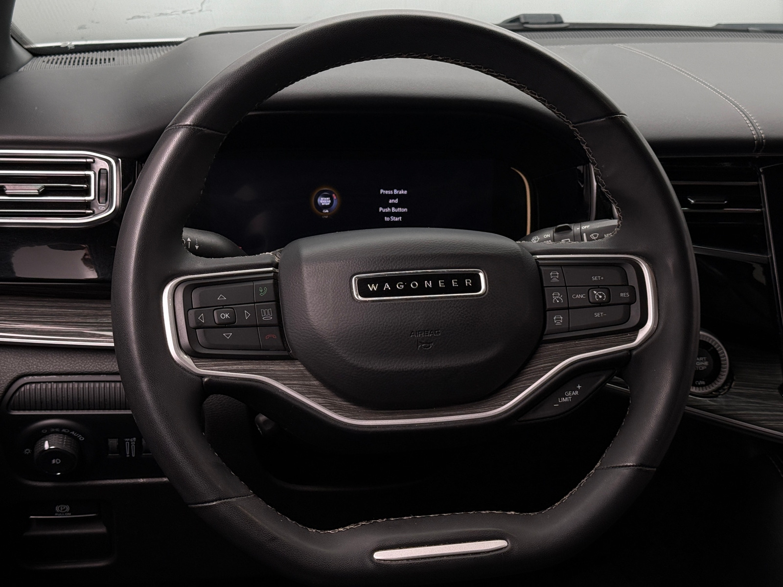 Thumbnail: 2022 Jeep Wagoneer - 4