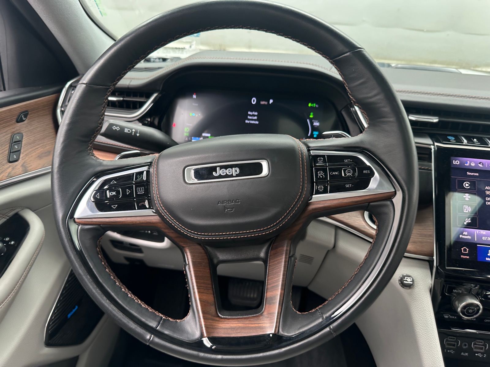 Thumbnail: 2022 Jeep Grand Cherokee - 4