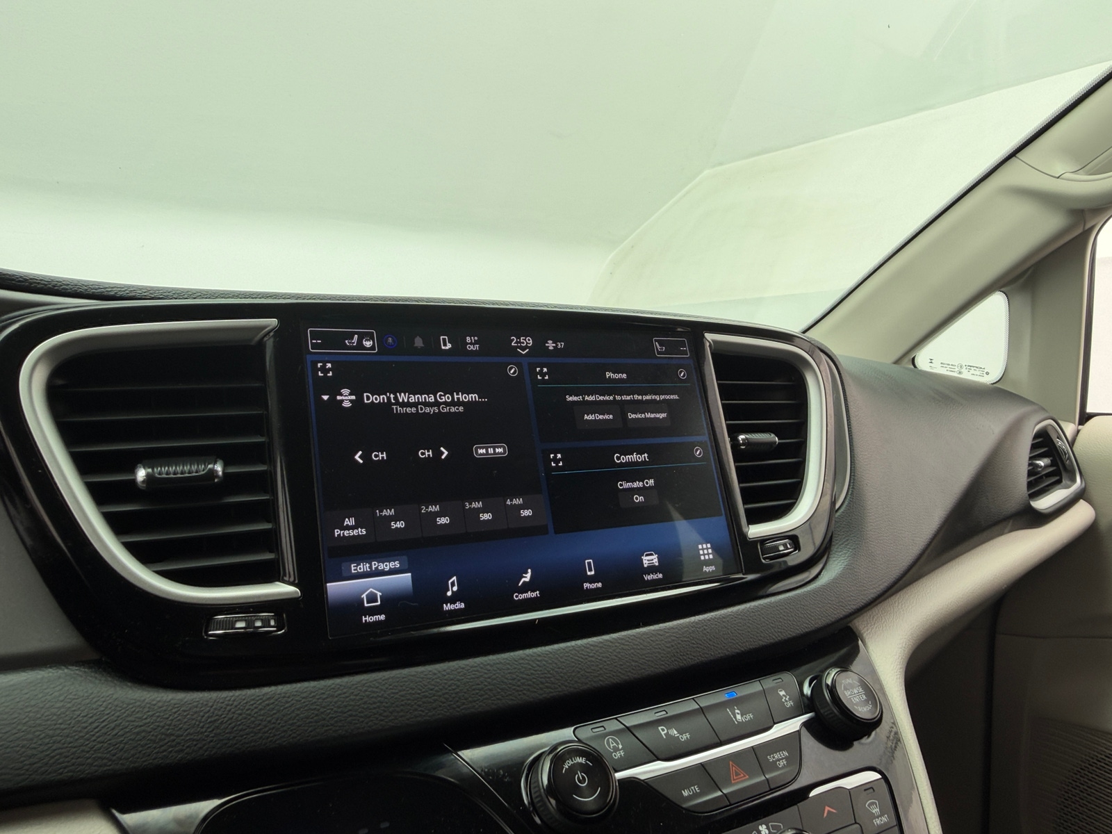 Thumbnail: 2024 Chrysler Pacifica - 3