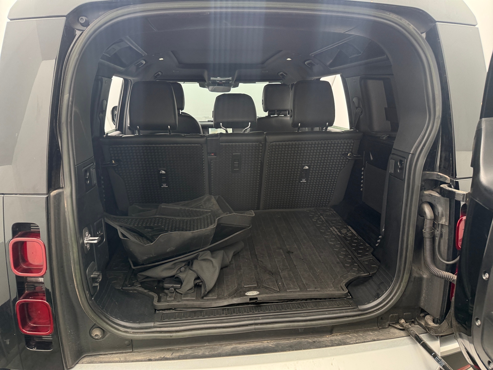 Thumbnail: 2023 Land Rover Defender - 6