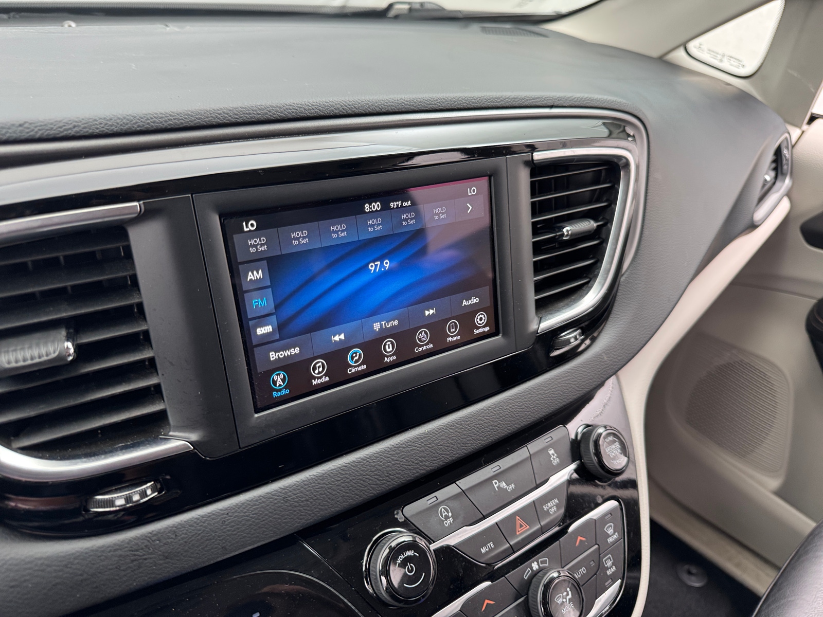 Thumbnail: 2020 Chrysler Pacifica - 3