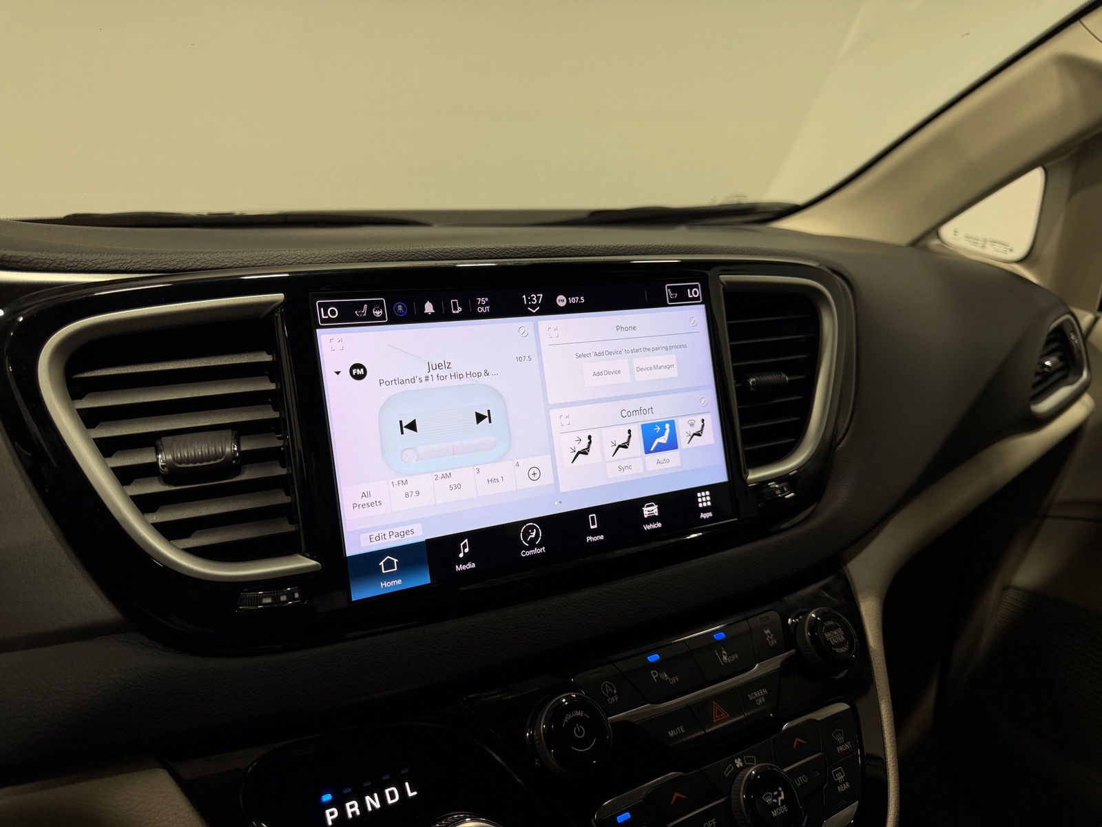 Thumbnail: 2024 Chrysler Pacifica - 3