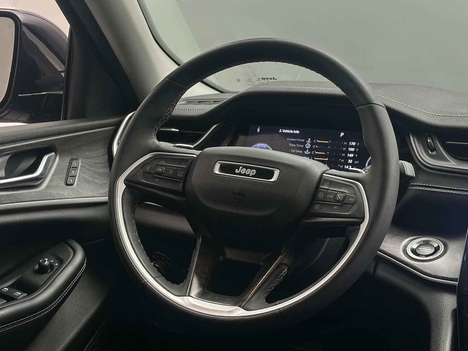Thumbnail: 2023 Jeep Grand Cherokee L - 4