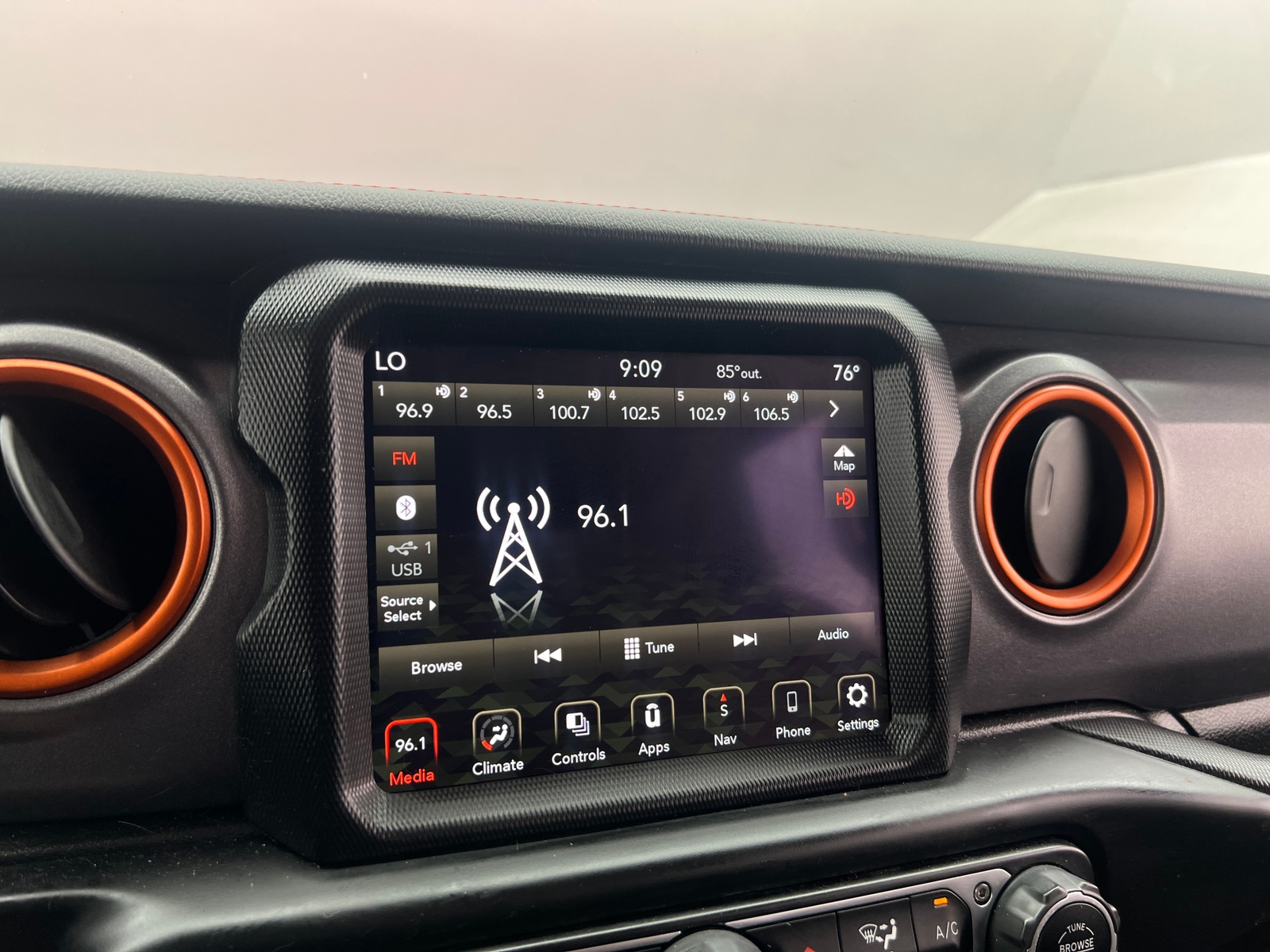 Thumbnail: 2021 Jeep Gladiator - 3