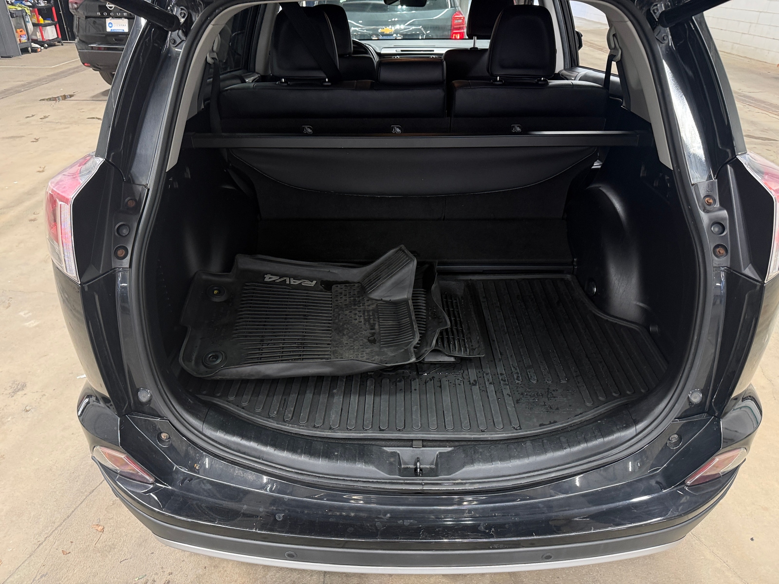Thumbnail: 2018 Toyota RAV4 - 6