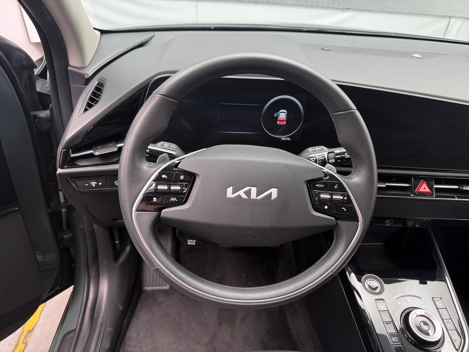 Thumbnail: 2024 Kia Niro - 5