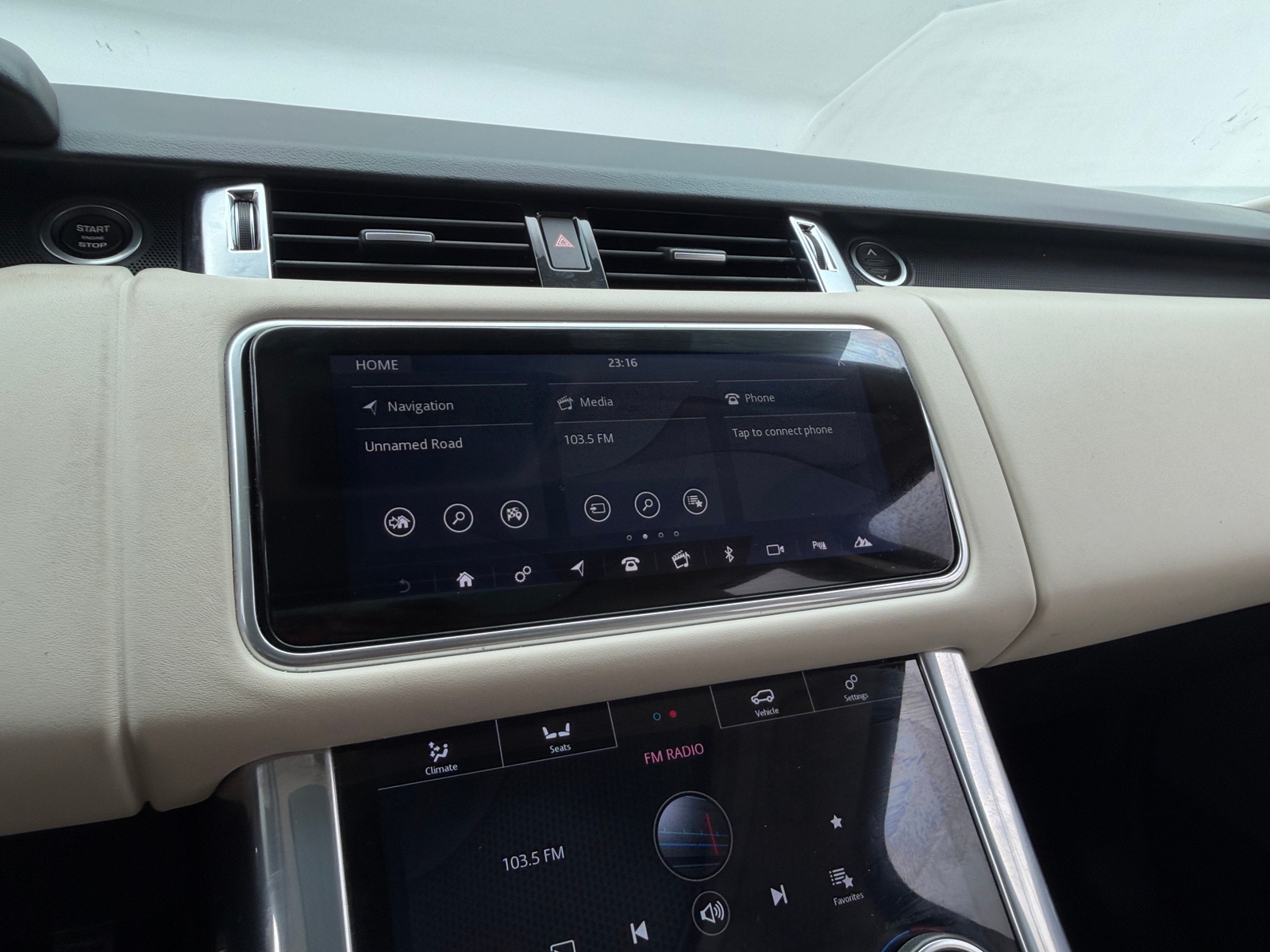 Thumbnail: 2022 Land Rover Range Rover Sport - 3