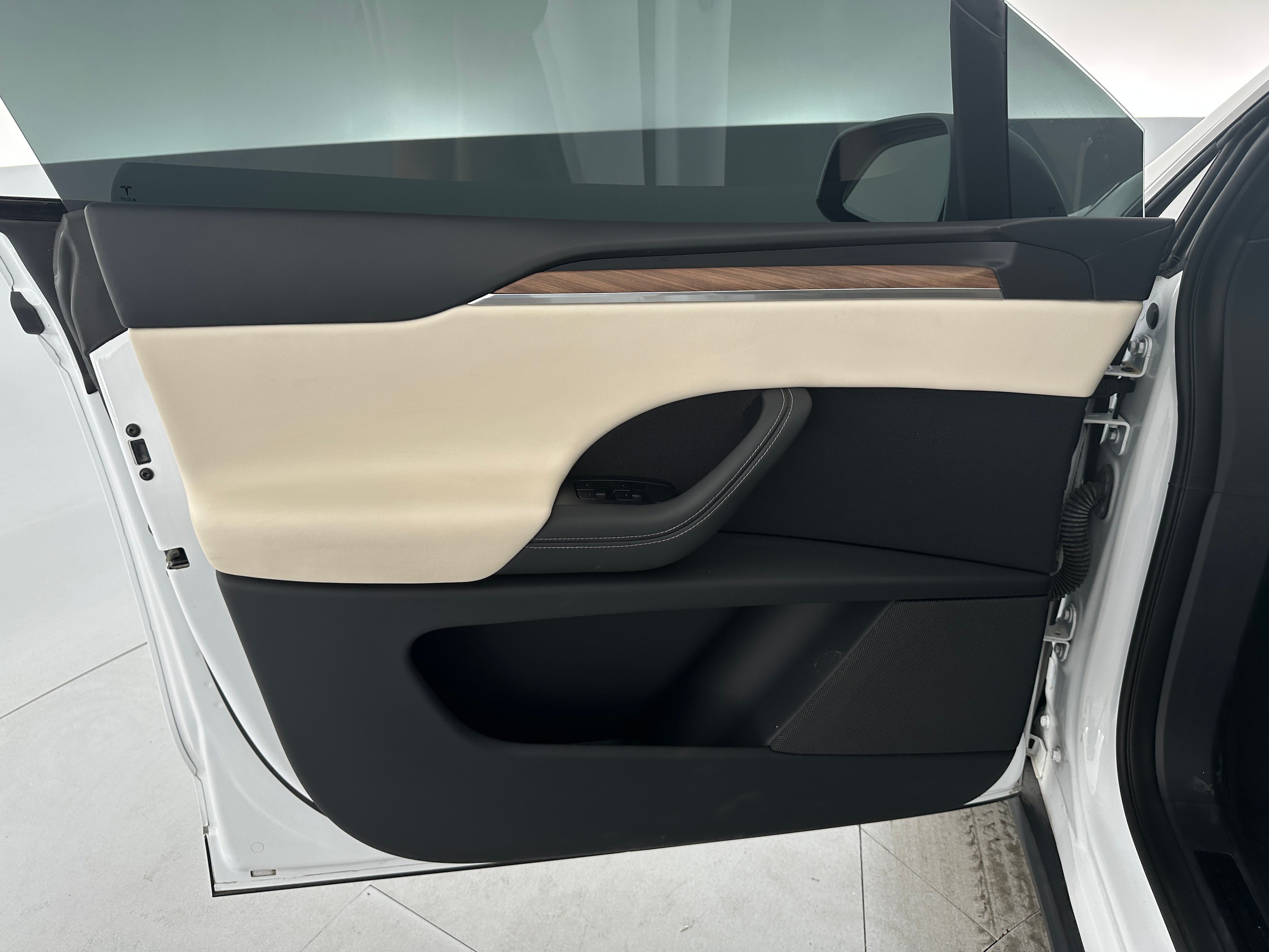 Used 2025 Tesla Model X Long Range with VIN 7SAXCBE56SF470532 for sale in Oak Creek, WI