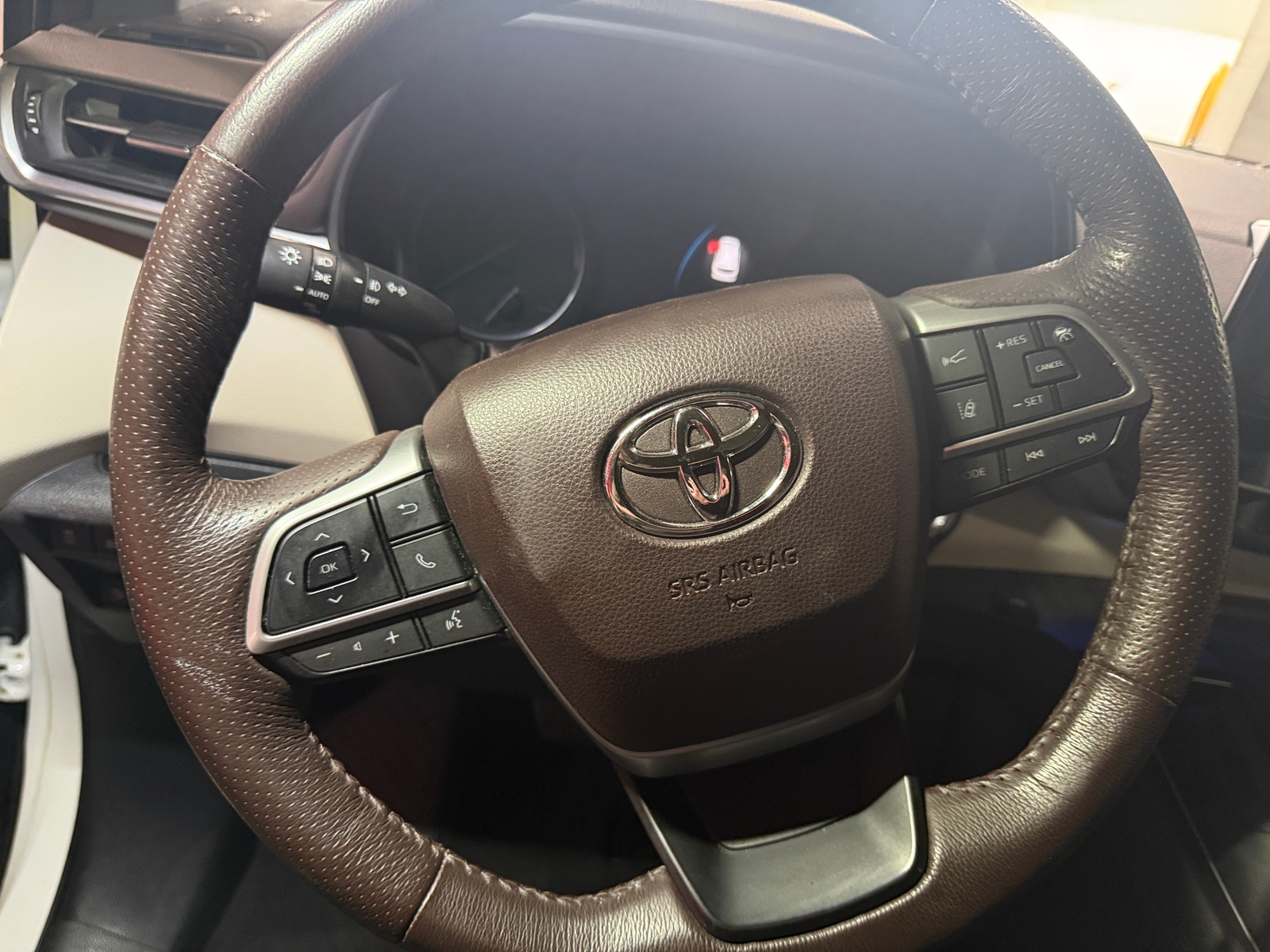 Thumbnail: 2021 Toyota Sienna - 4