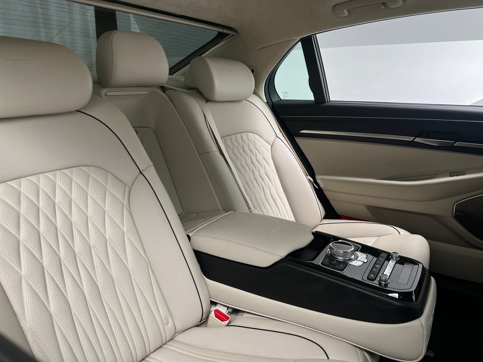 Thumbnail: 2021 Genesis G90 - 5