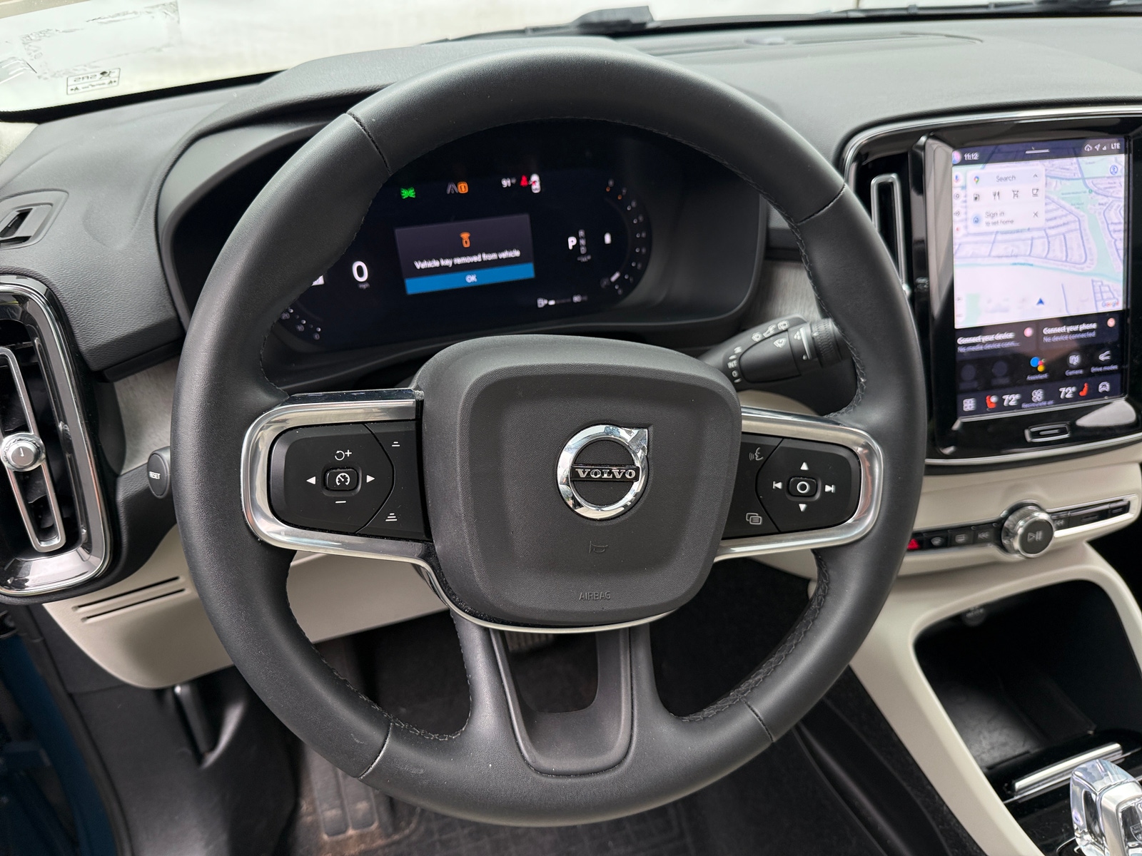 Thumbnail: 2023 Volvo XC40 - 4