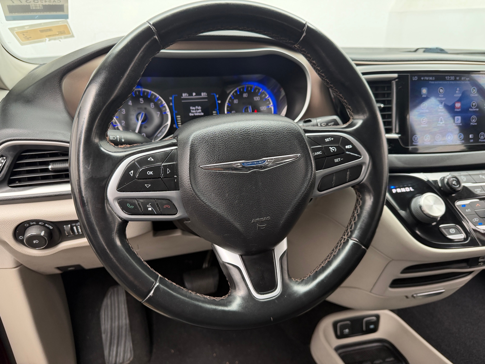 Thumbnail: 2017 Chrysler Pacifica - 4