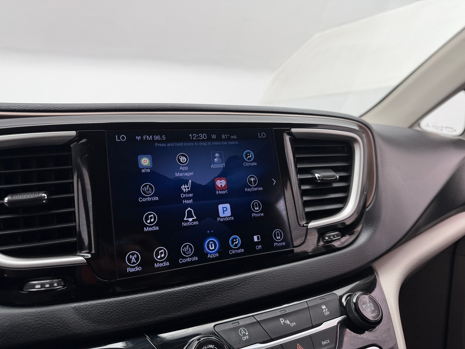 Thumbnail: 2017 Chrysler Pacifica - 3