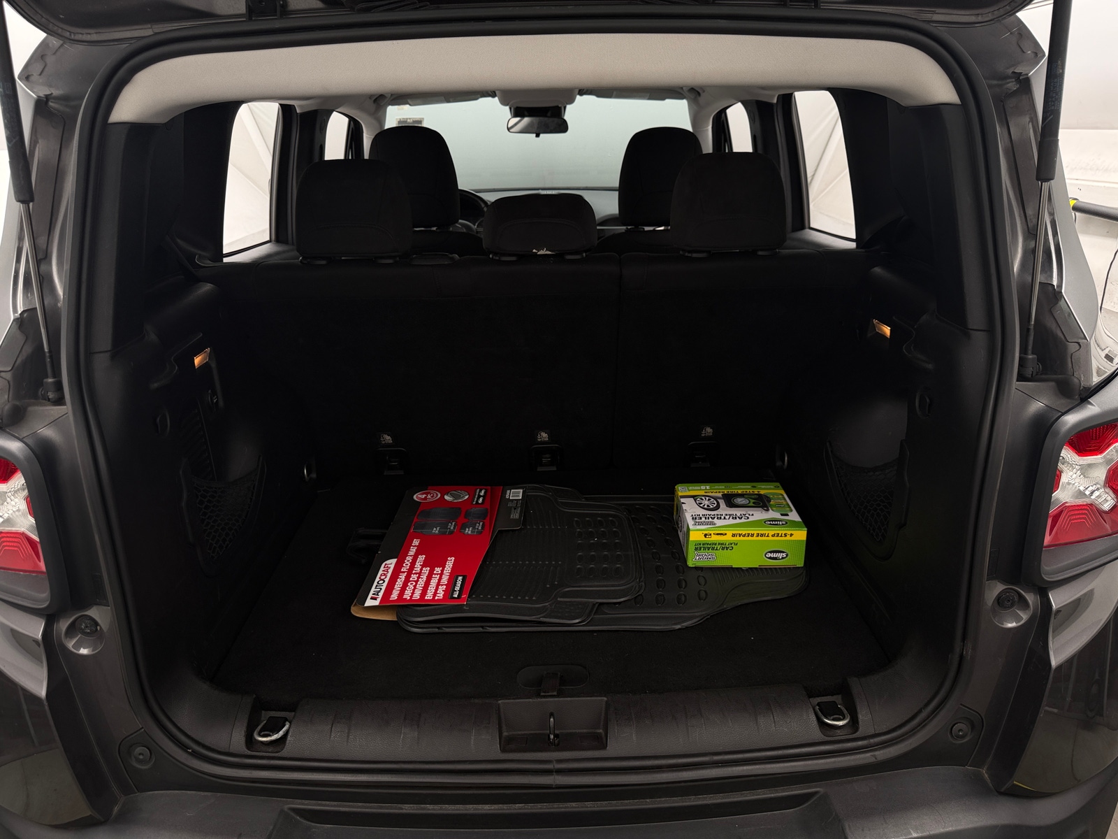 Thumbnail: 2017 Jeep Renegade - 7