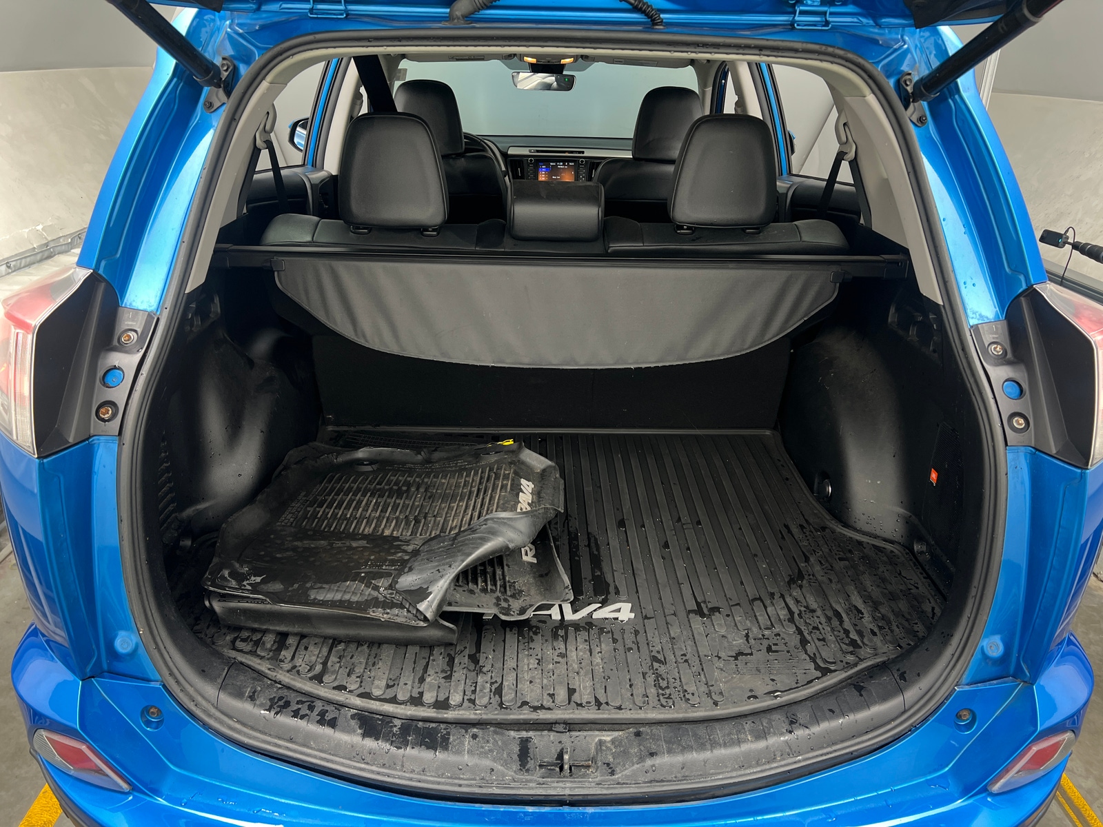 Thumbnail: 2017 Toyota RAV4 - 6