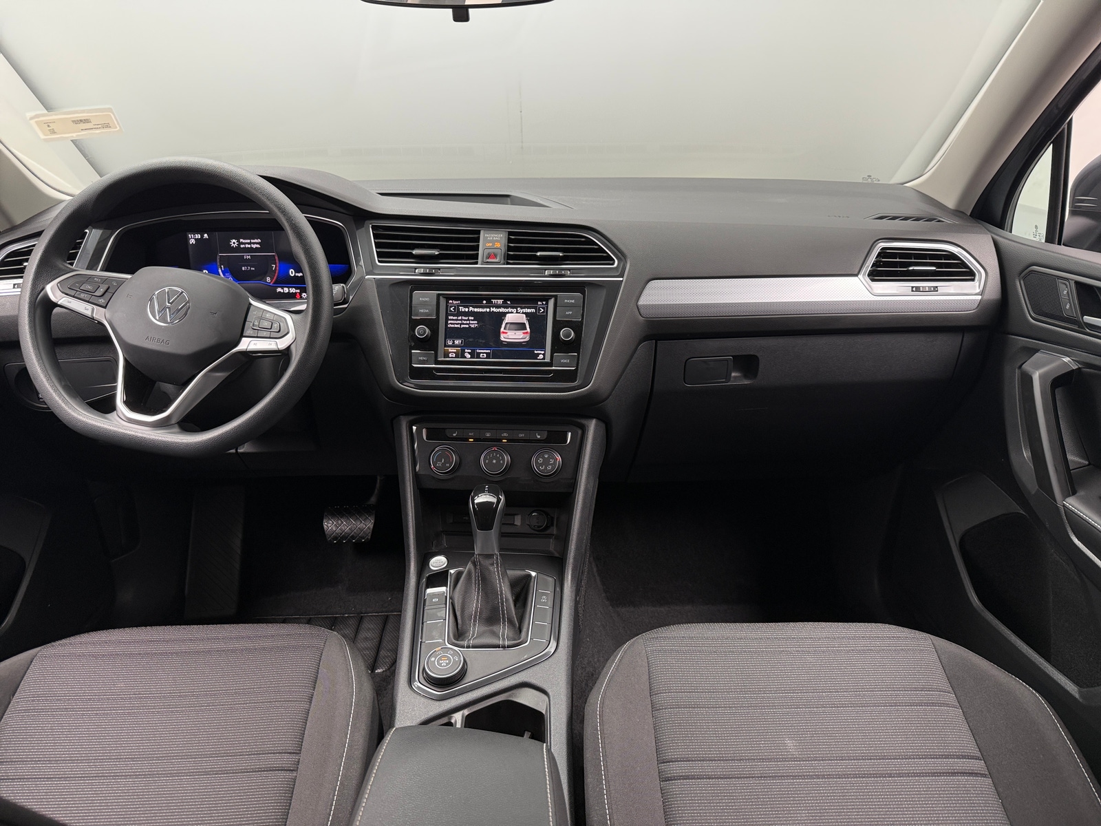 Thumbnail: 2023 Volkswagen Tiguan - 3