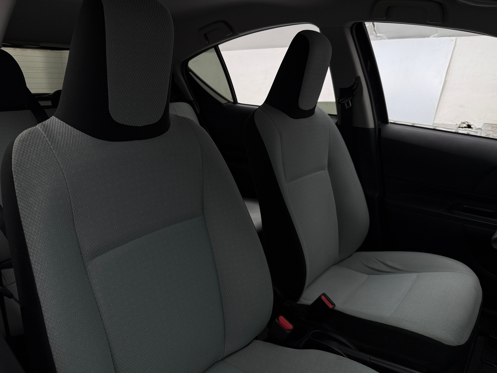 Thumbnail: 2015 Toyota Prius c - 2