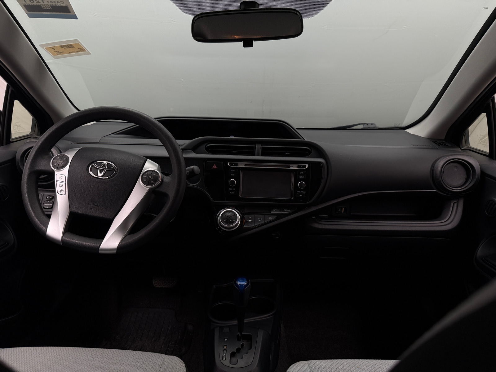 Thumbnail: 2015 Toyota Prius c - 3