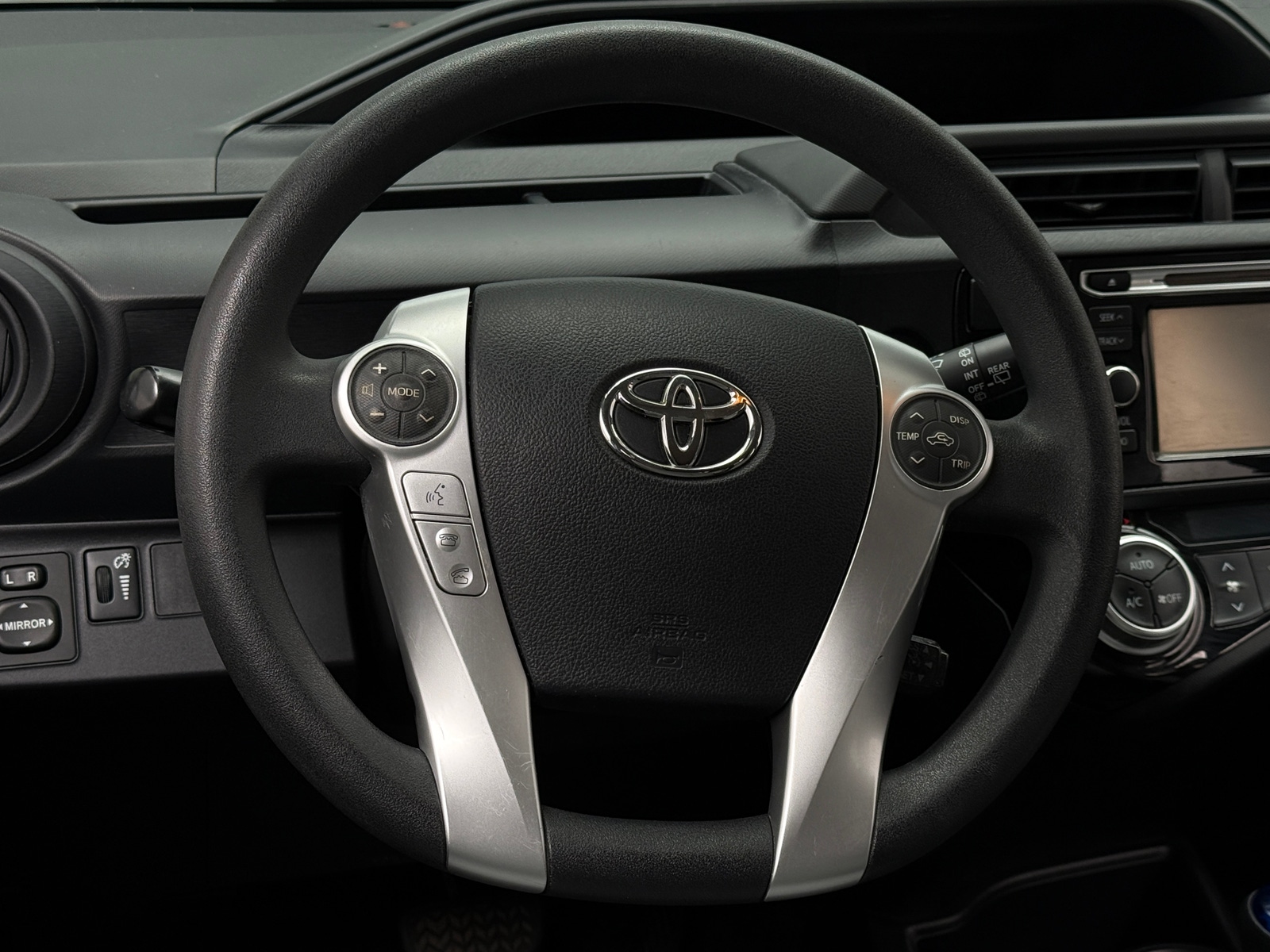 Thumbnail: 2015 Toyota Prius c - 5