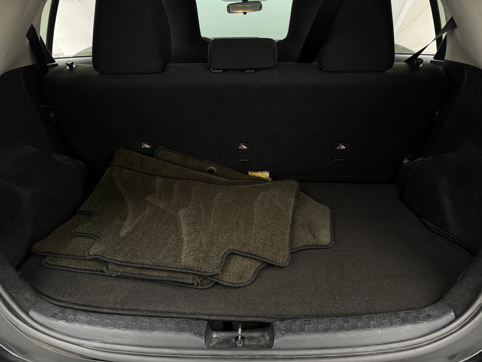 Thumbnail: 2015 Toyota Prius c - 7