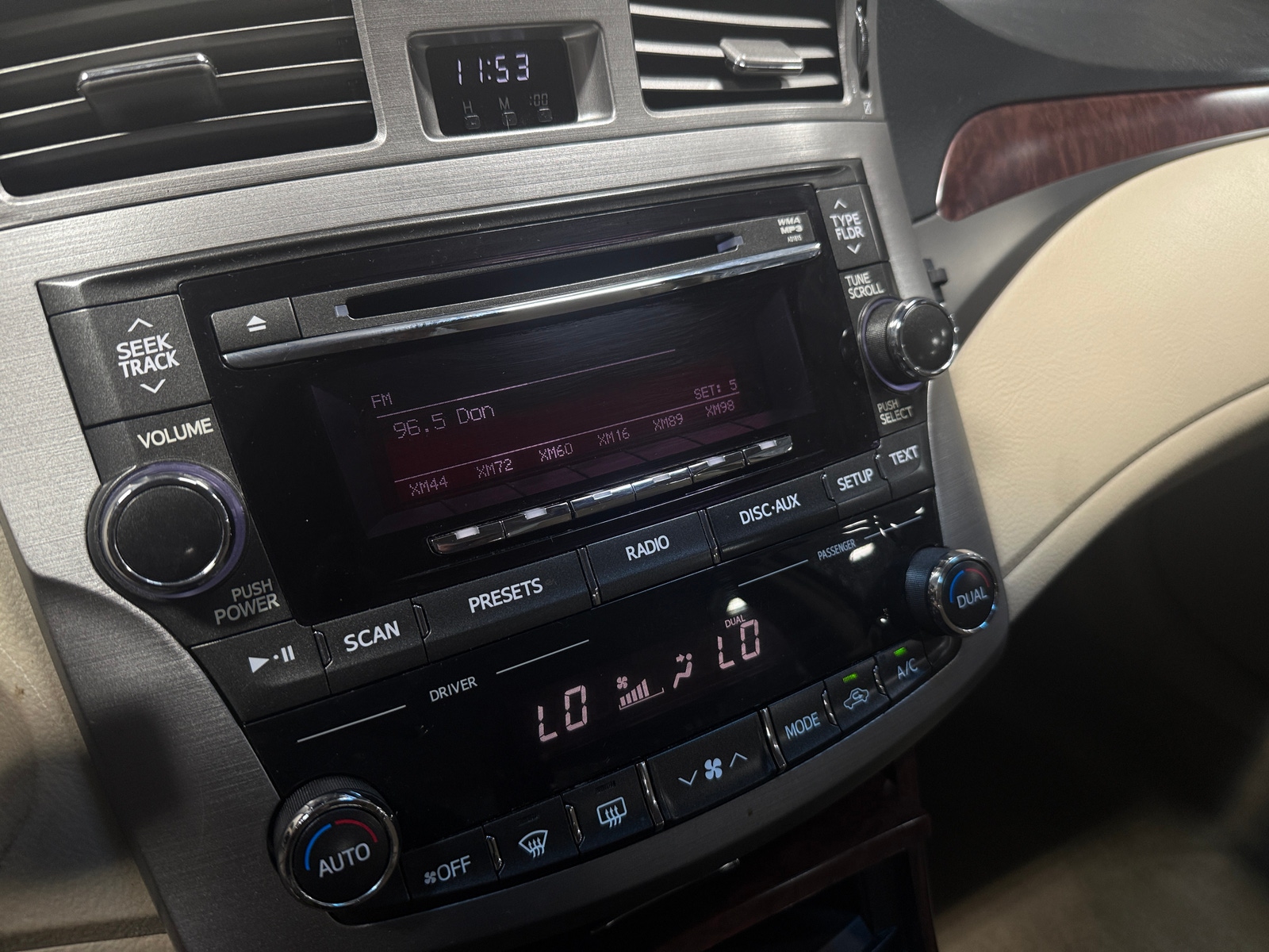 Thumbnail: 2011 Toyota Avalon - 3