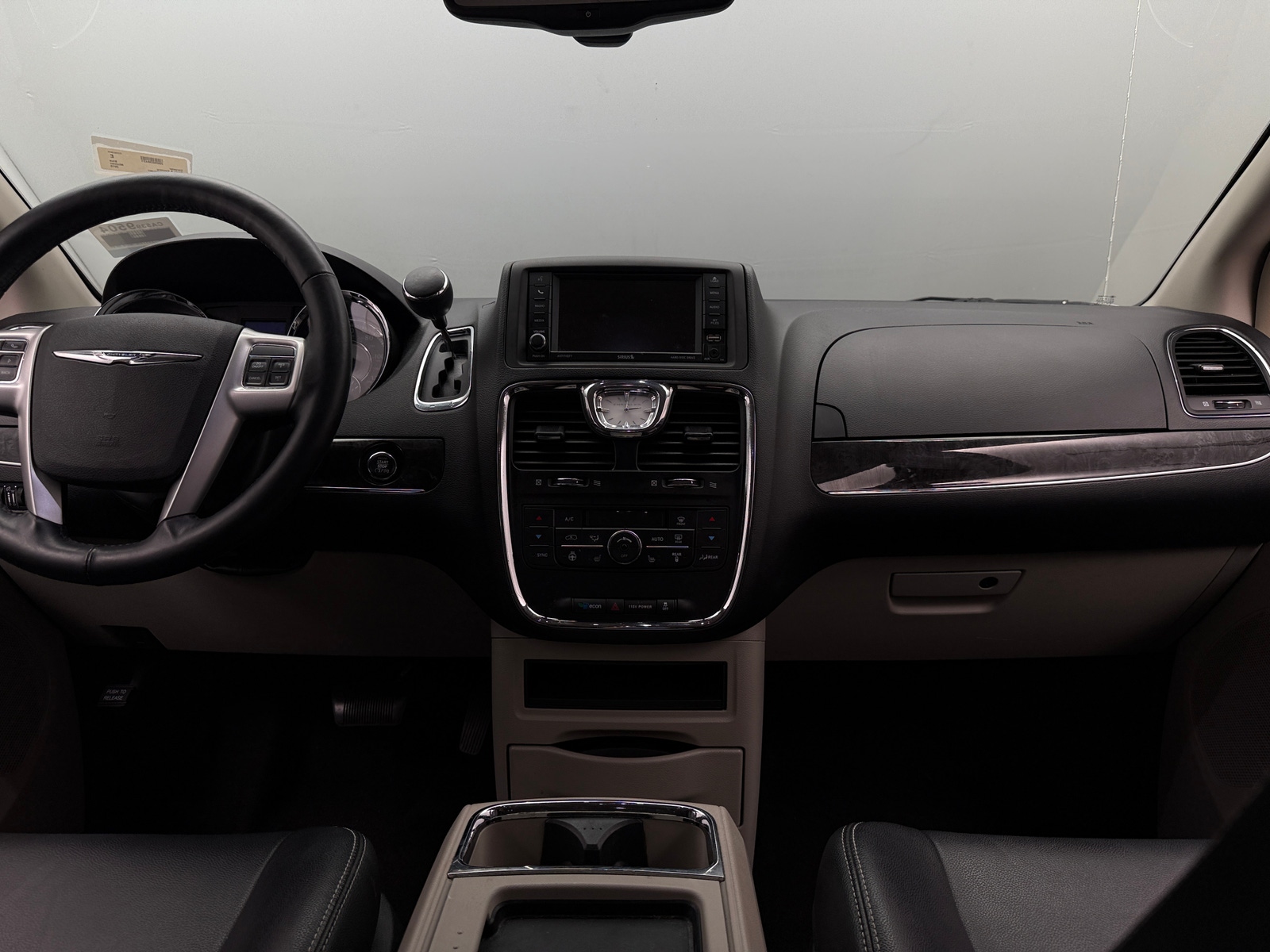Thumbnail: 2015 Chrysler Town & Country - 2