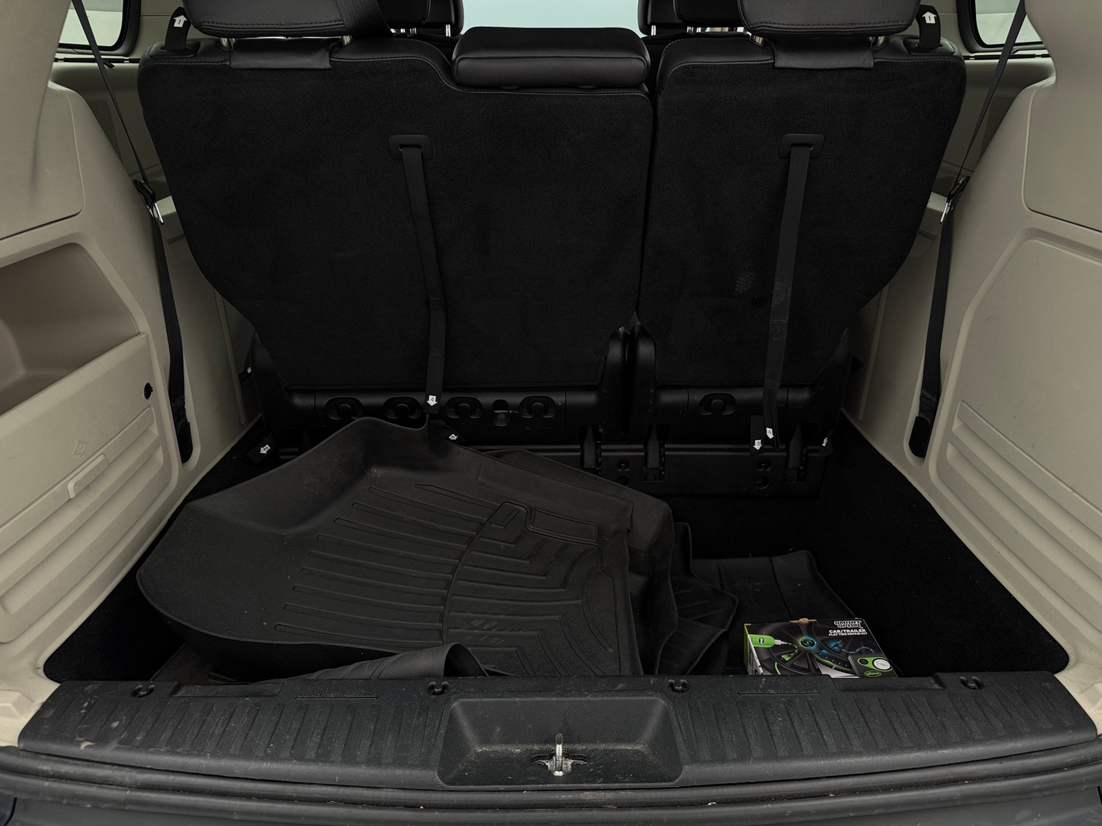 Thumbnail: 2015 Chrysler Town & Country - 6