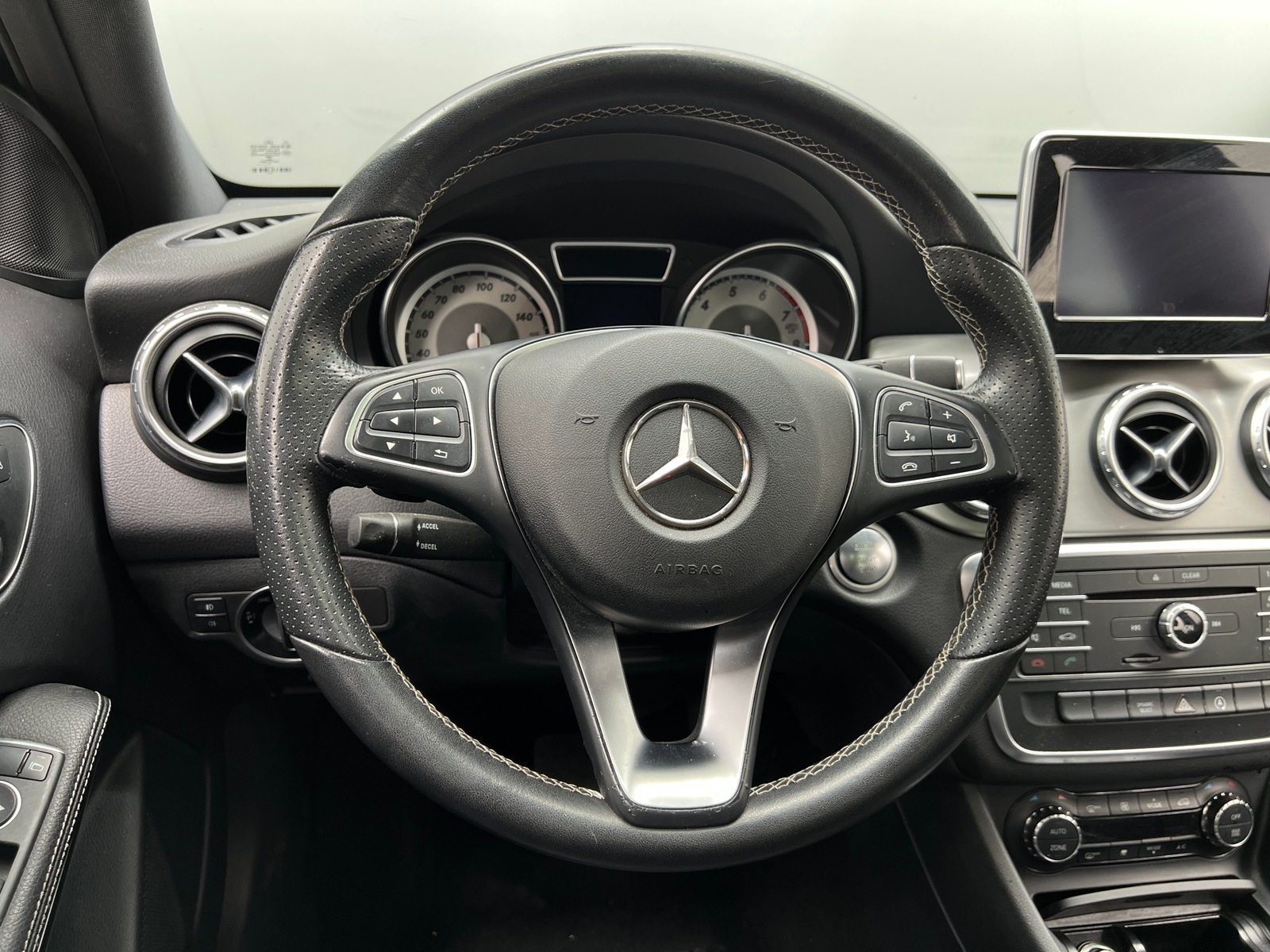 Thumbnail: 2017 Mercedes-Benz GLA - 4