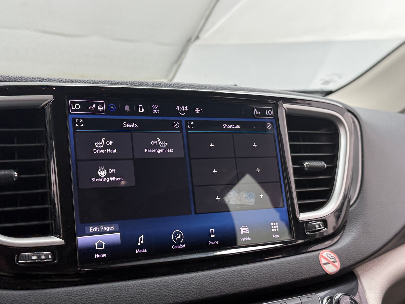 Thumbnail: 2023 Chrysler Pacifica - 3