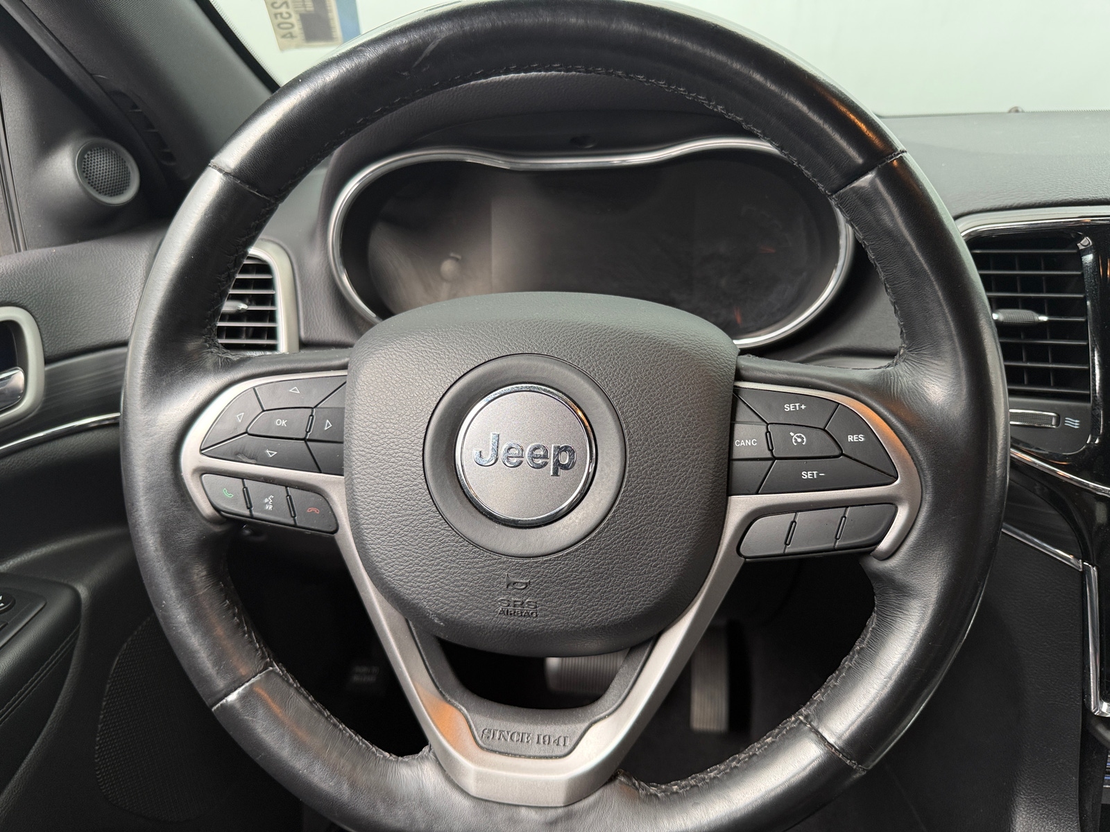 Thumbnail: 2020 Jeep Grand Cherokee - 4