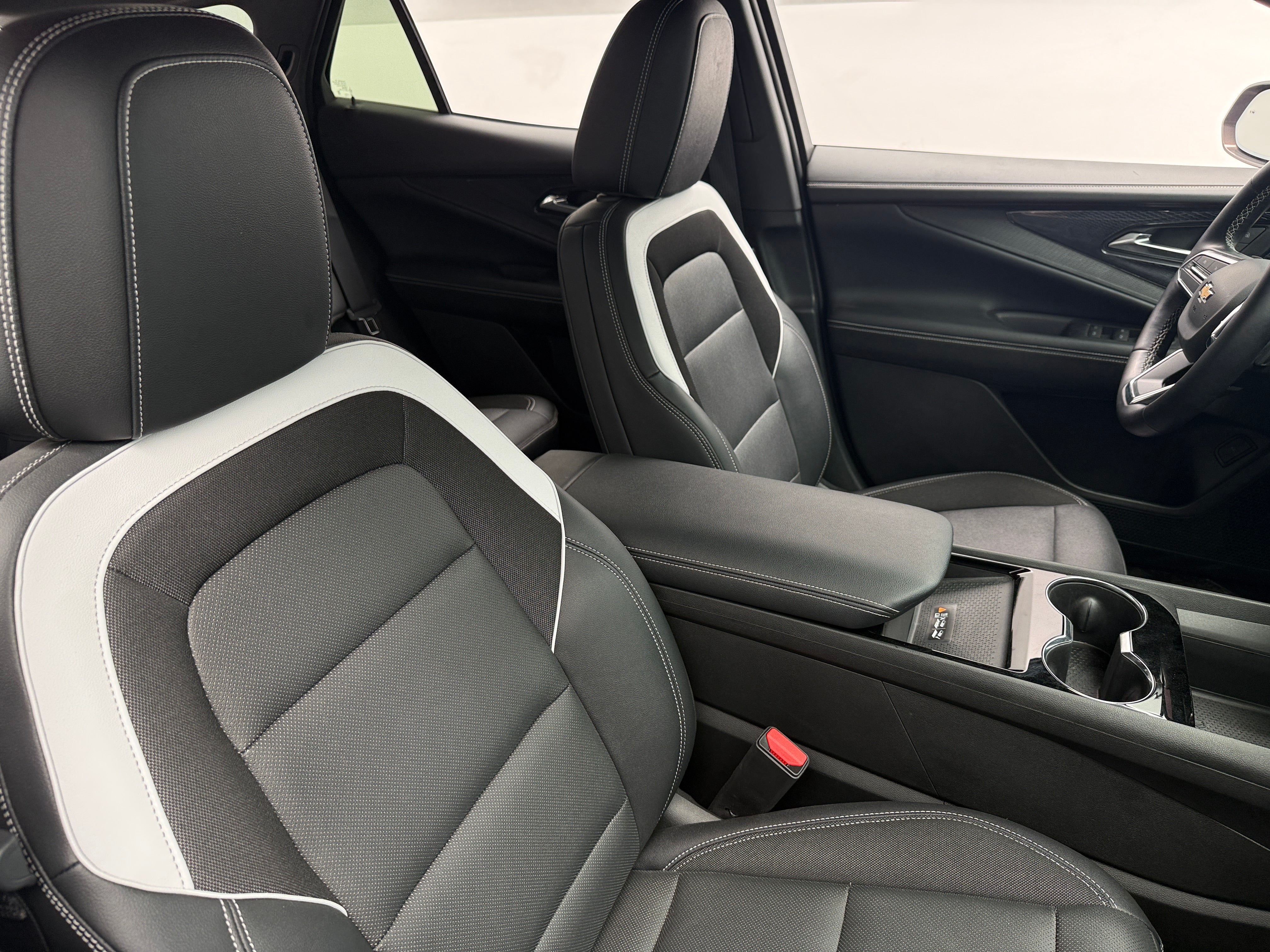 Used 2024 Chevrolet Blazer EV LT with VIN 3GNKDBRJ4RS225071 for sale in Pewaukee, WI