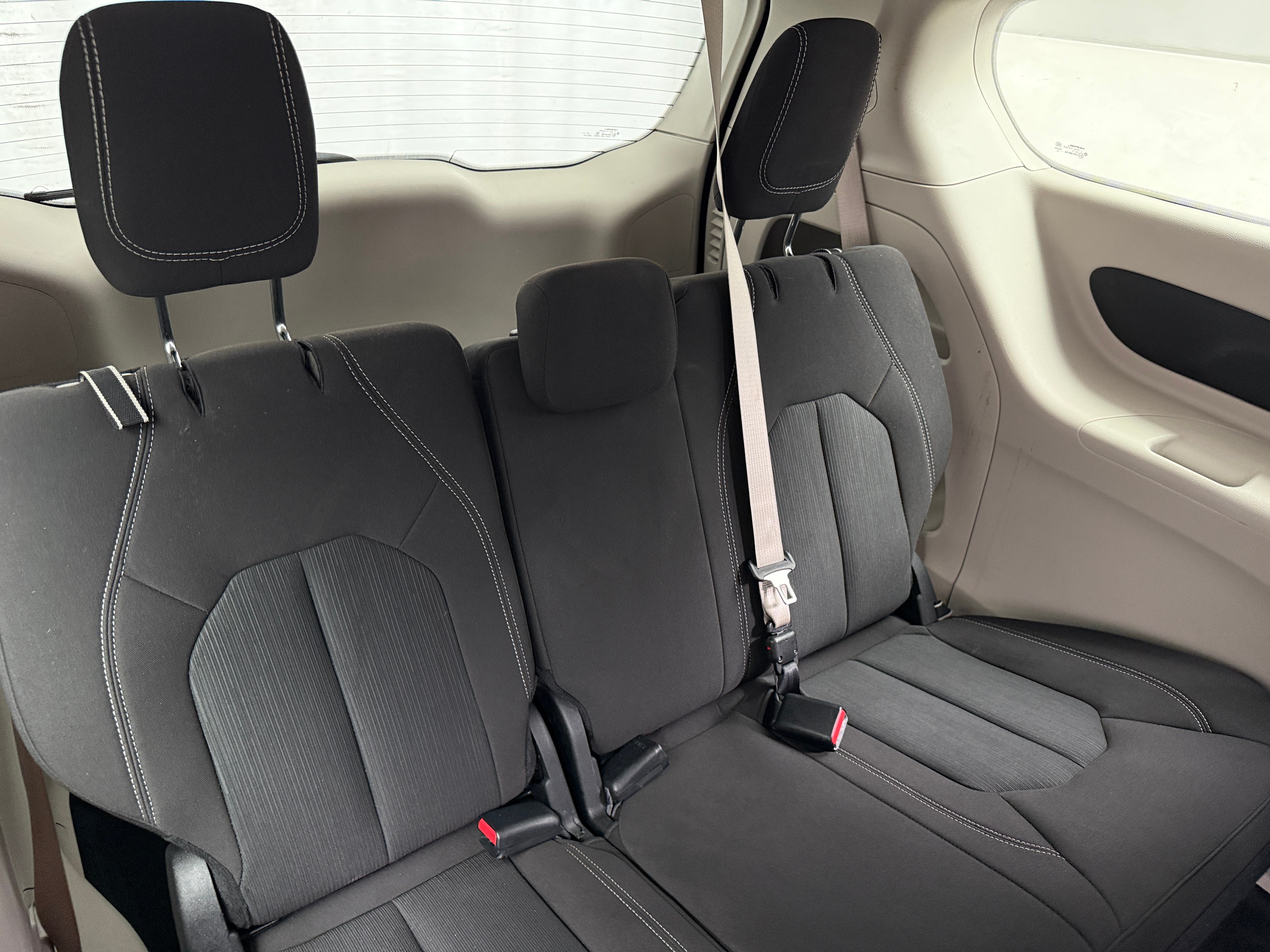 2023 Chrysler Voyager LX - Photo 5