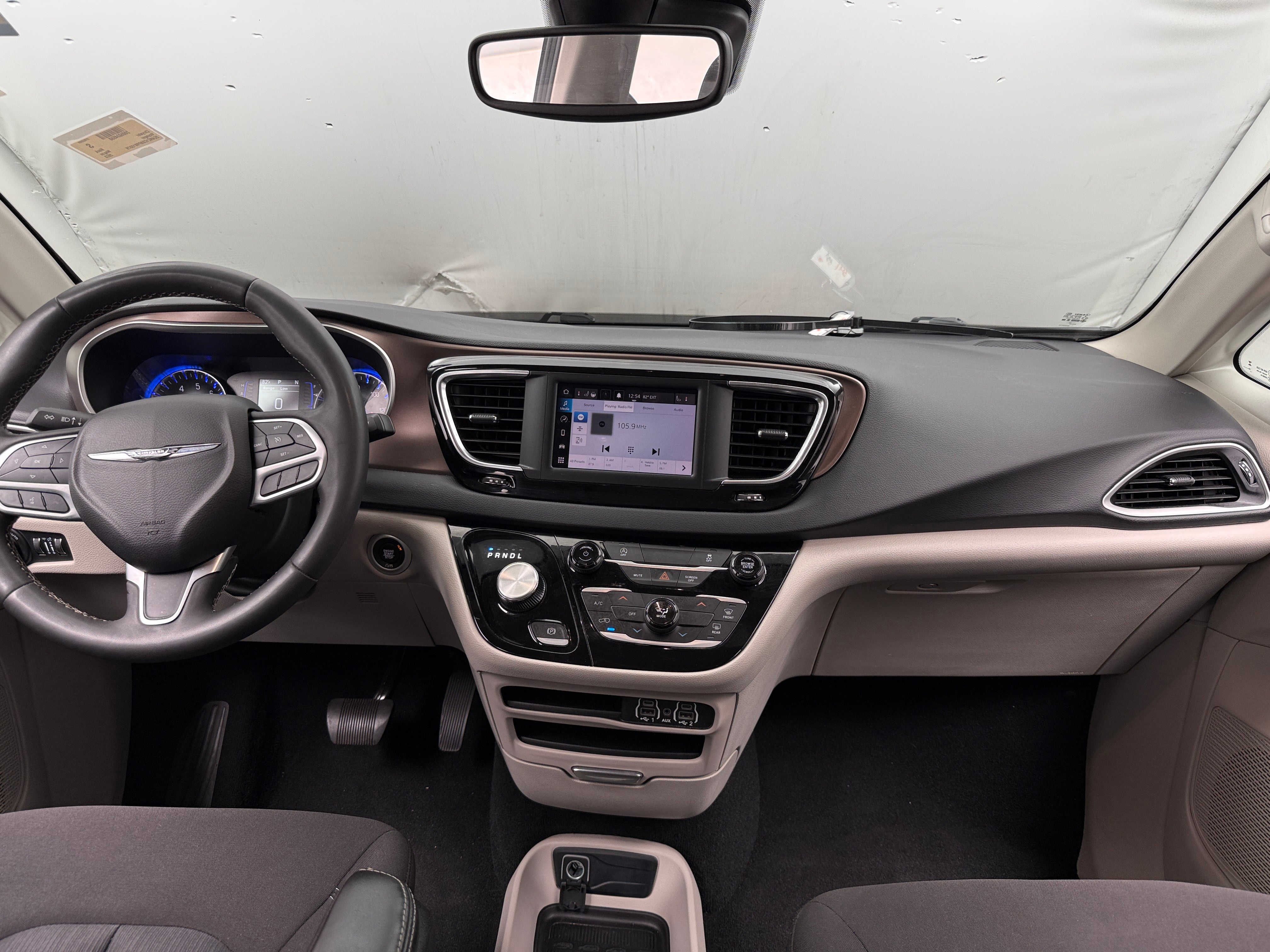 2023 Chrysler Voyager LX - Photo 8