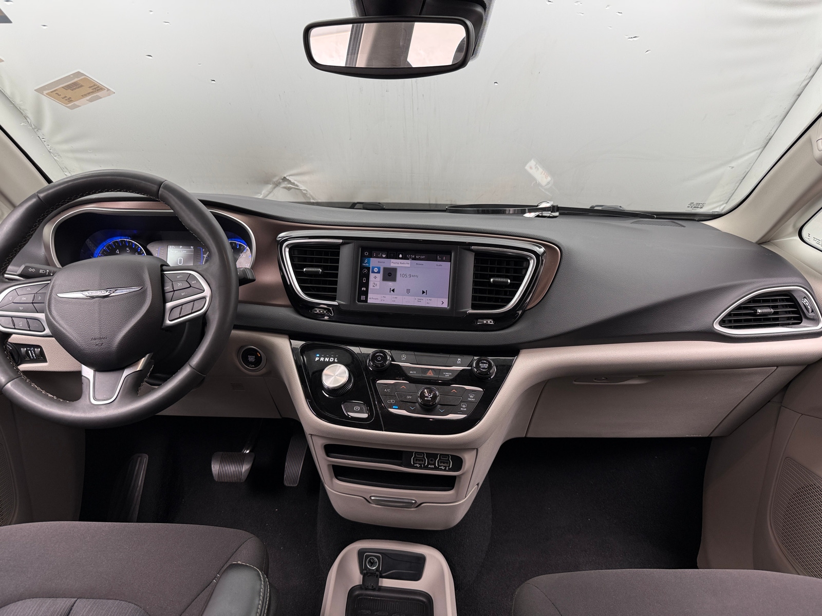 Thumbnail: 2023 Chrysler Voyager - 3