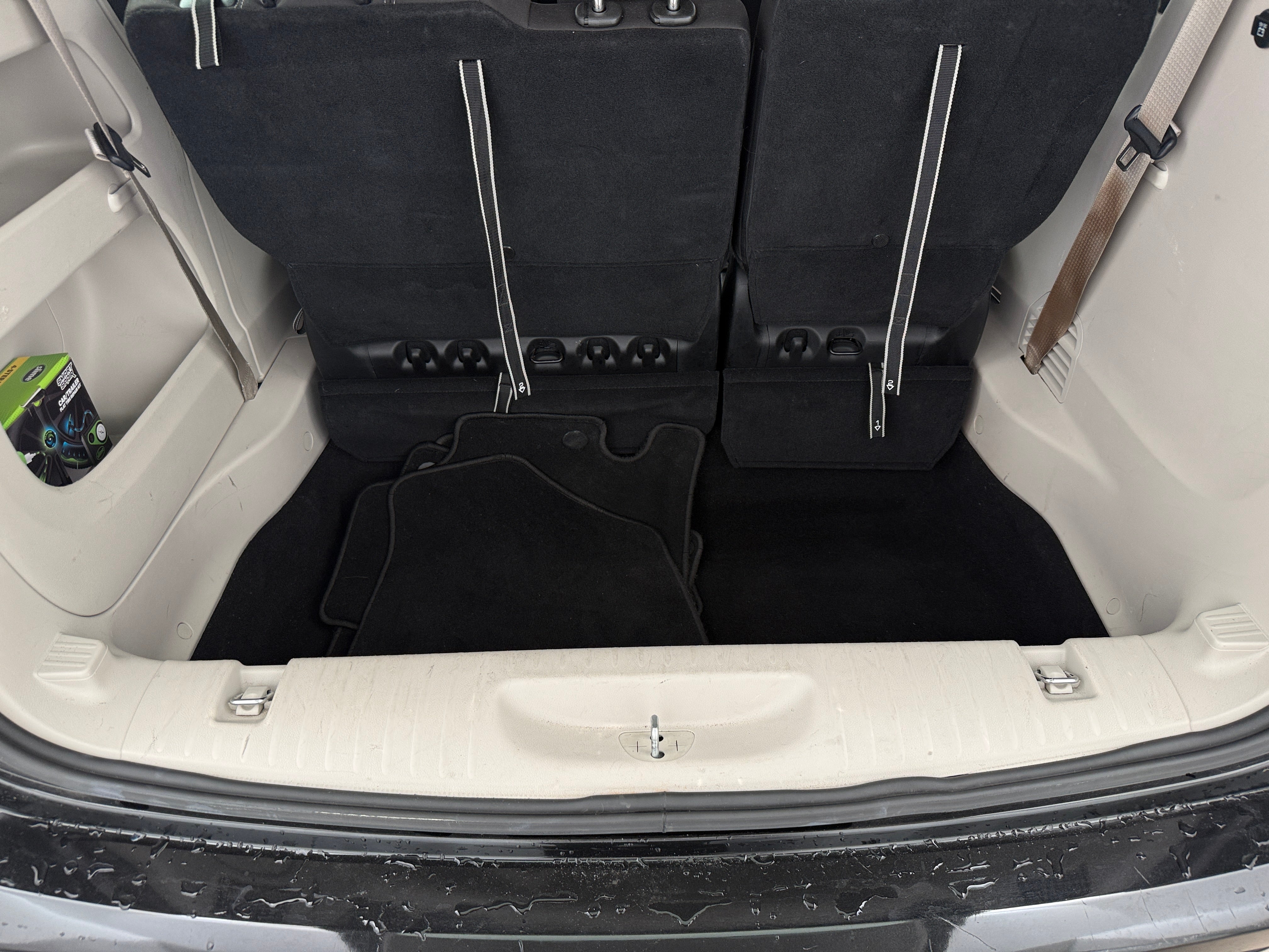 2023 Chrysler Voyager LX - Photo 2
