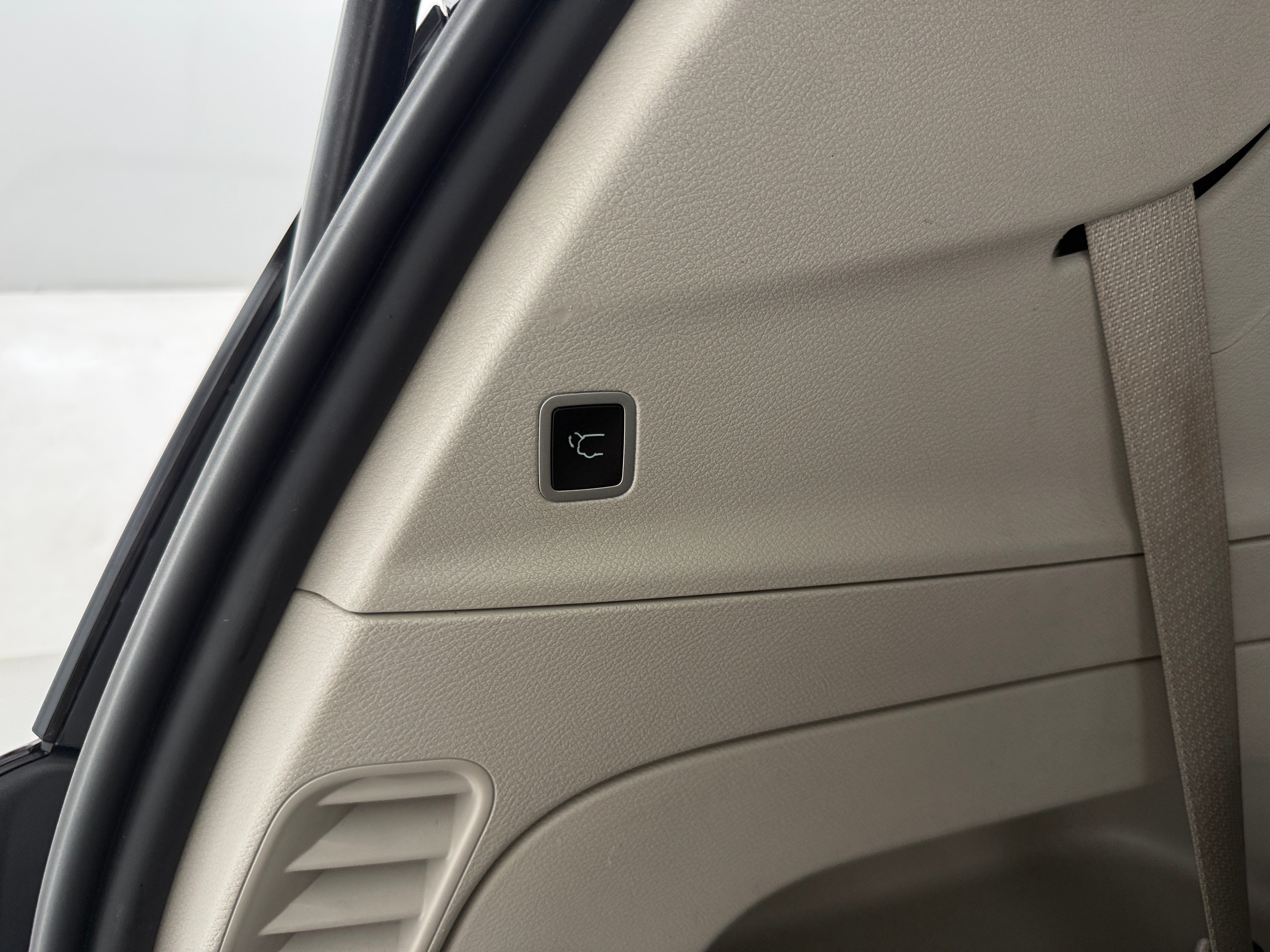 2023 Chrysler Voyager LX - Photo 10