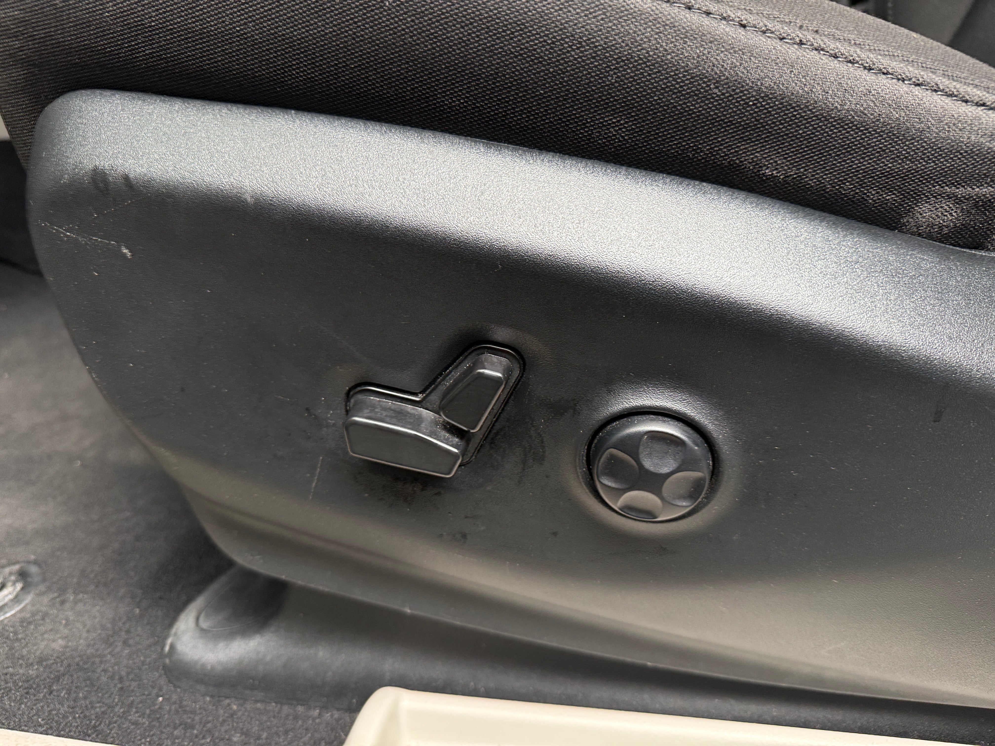 2023 Chrysler Voyager LX - Photo 14