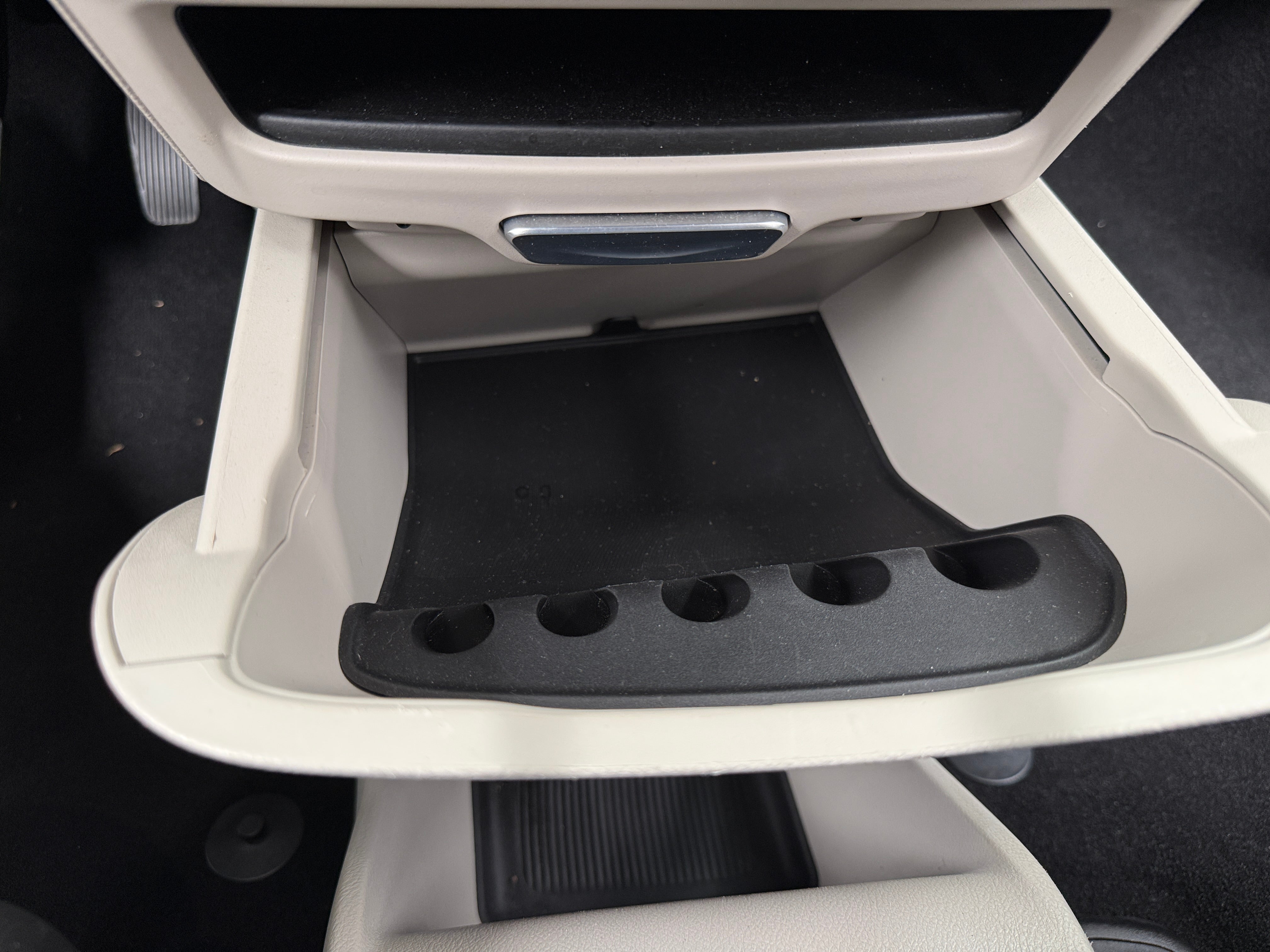 2023 Chrysler Voyager LX - Photo 12