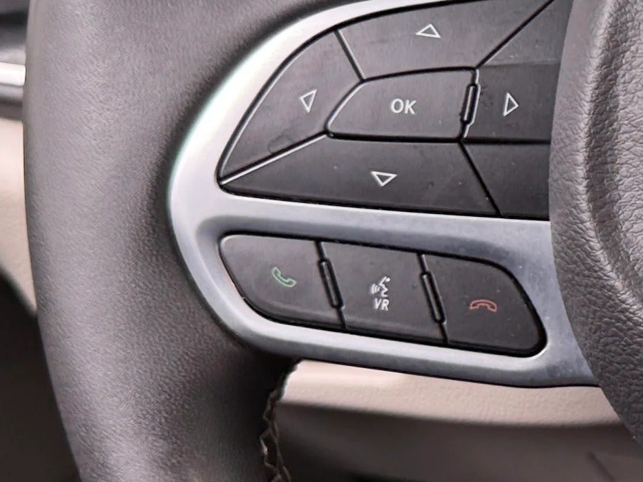 2023 Chrysler Voyager LX - Photo 20