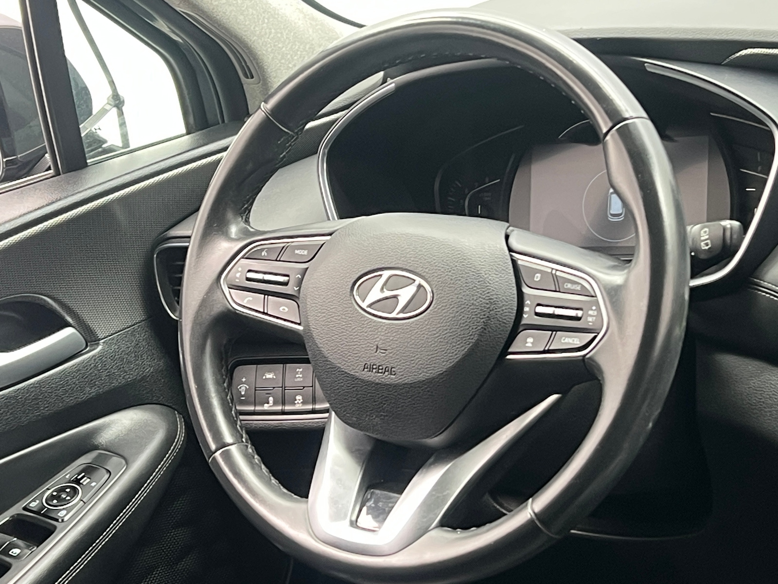 Thumbnail: 2019 Hyundai Santa Fe - 4