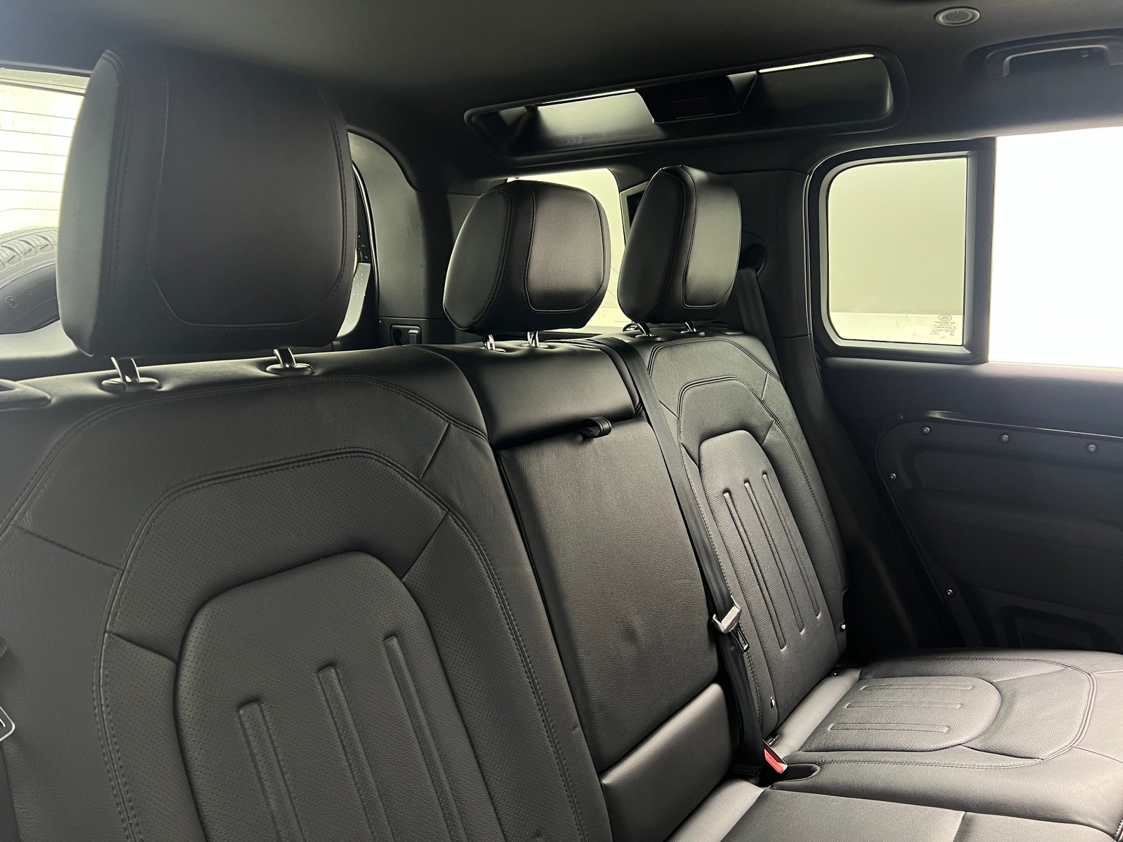 Thumbnail: 2022 Land Rover Defender - 5