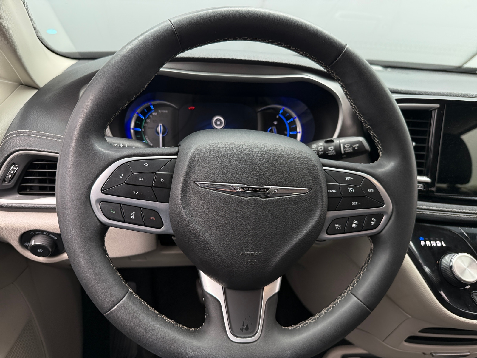 Thumbnail: 2023 Chrysler Pacifica - 4