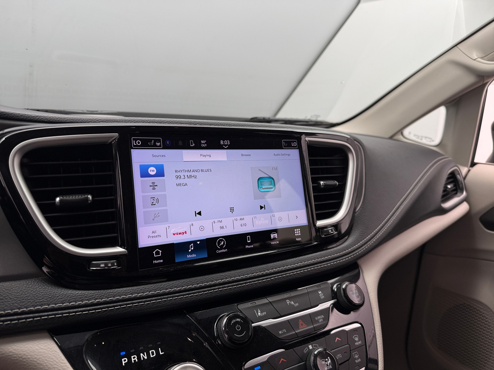 Thumbnail: 2023 Chrysler Pacifica - 3