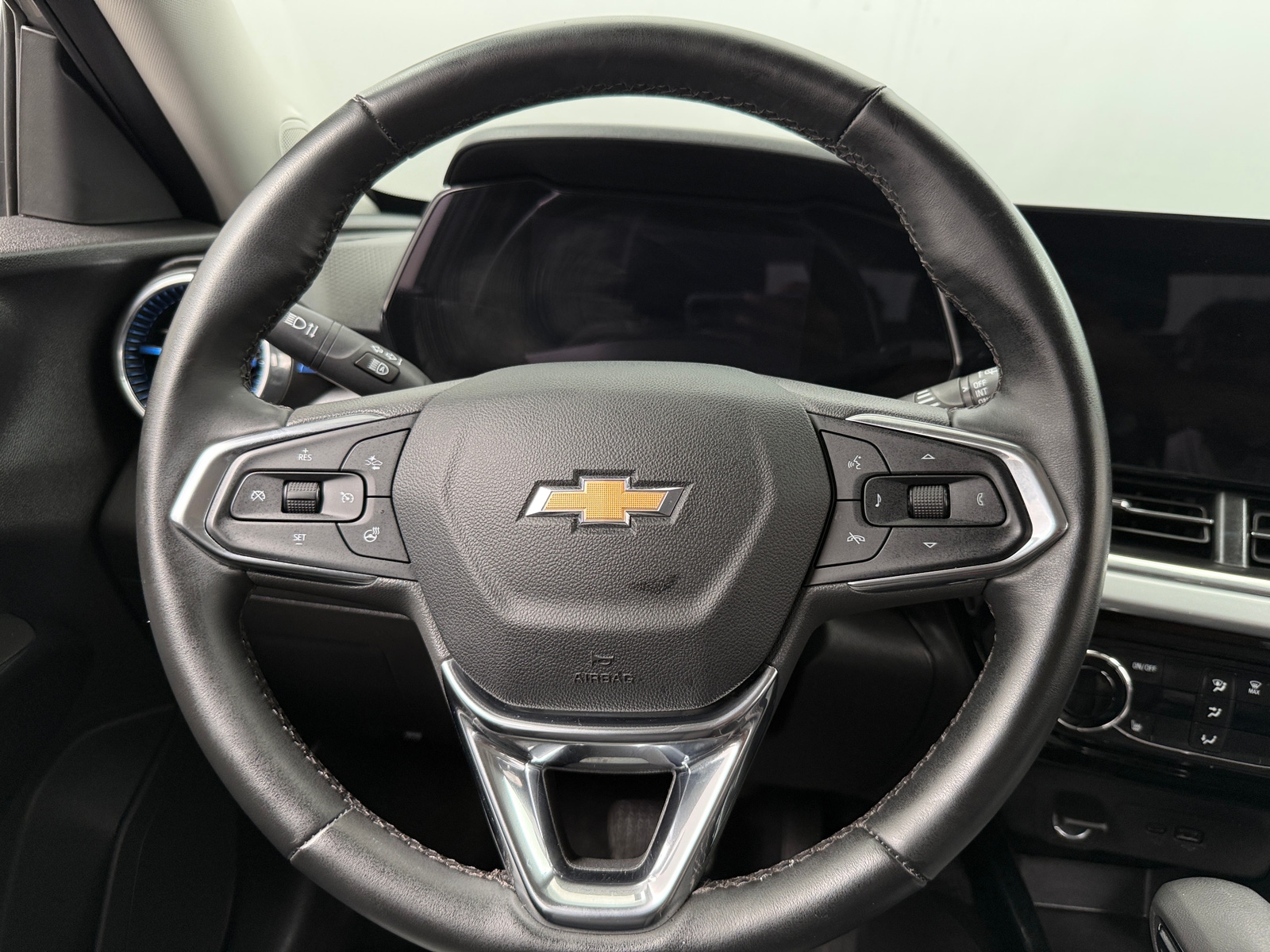 Thumbnail: 2025 Chevrolet Trax - 5